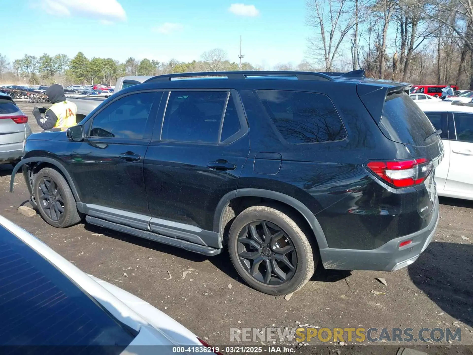 14 Photograph of a damaged car 5FNYG1H84RB033550 HONDA PILOT 2024
