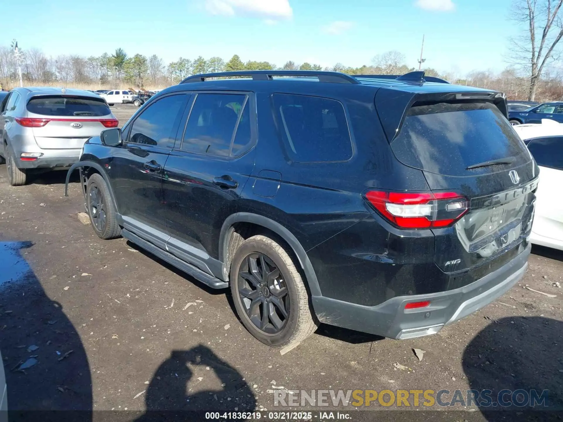 3 Photograph of a damaged car 5FNYG1H84RB033550 HONDA PILOT 2024