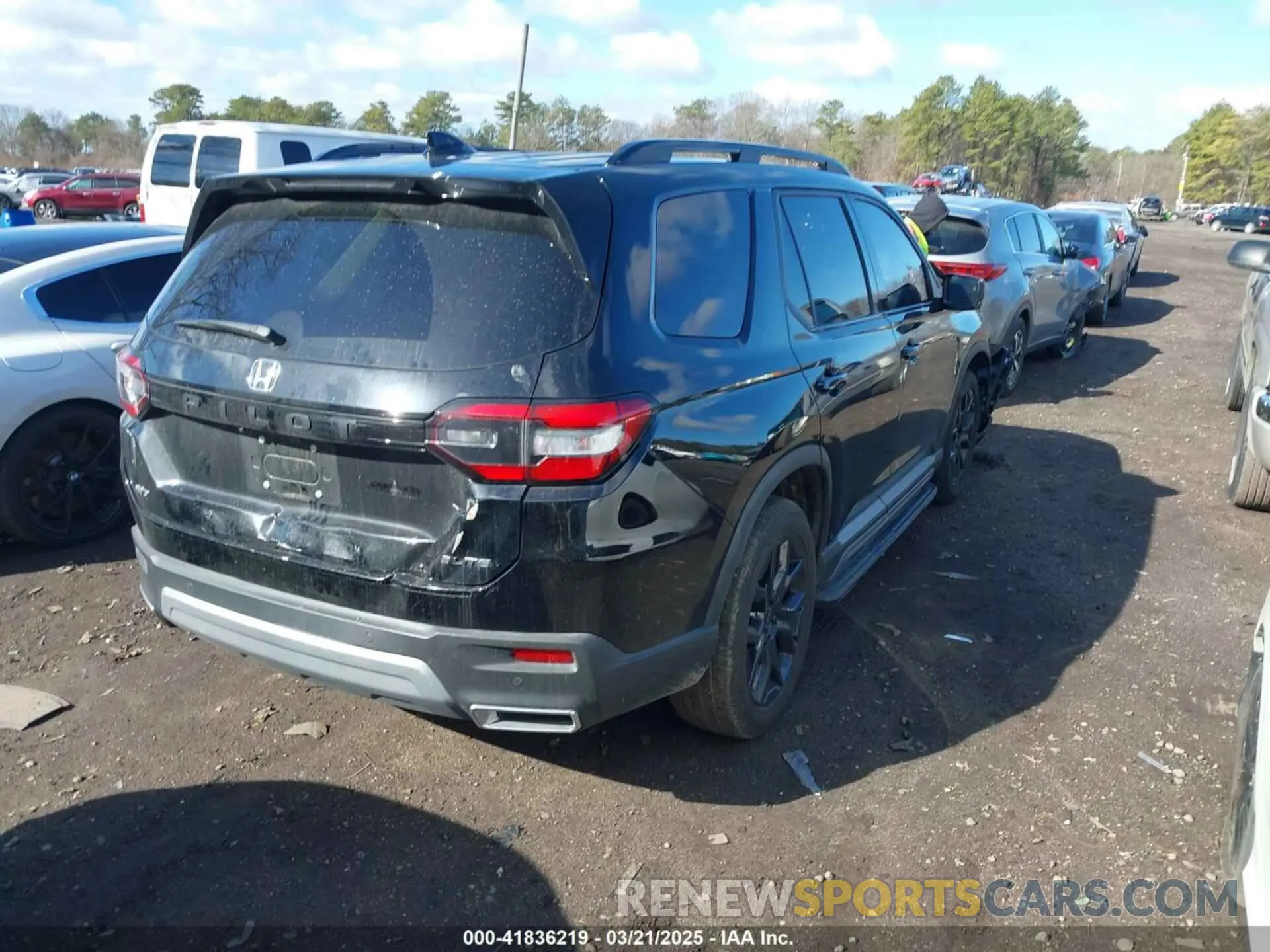 4 Photograph of a damaged car 5FNYG1H84RB033550 HONDA PILOT 2024