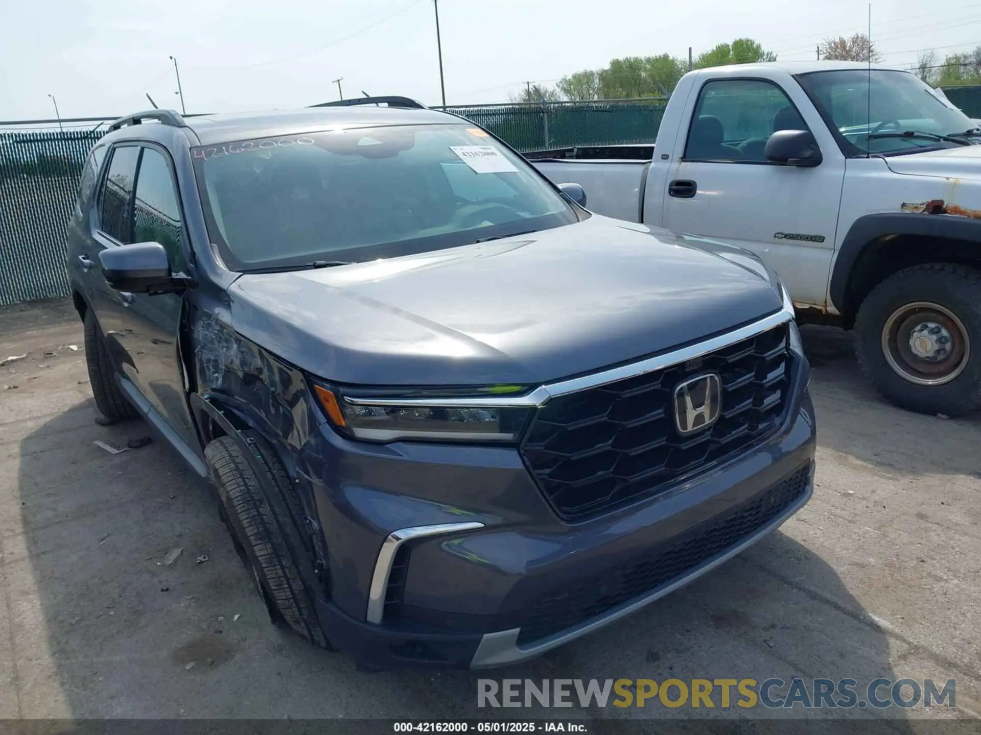 1 Photograph of a damaged car 5FNYG1H84RB041602 HONDA PILOT 2024