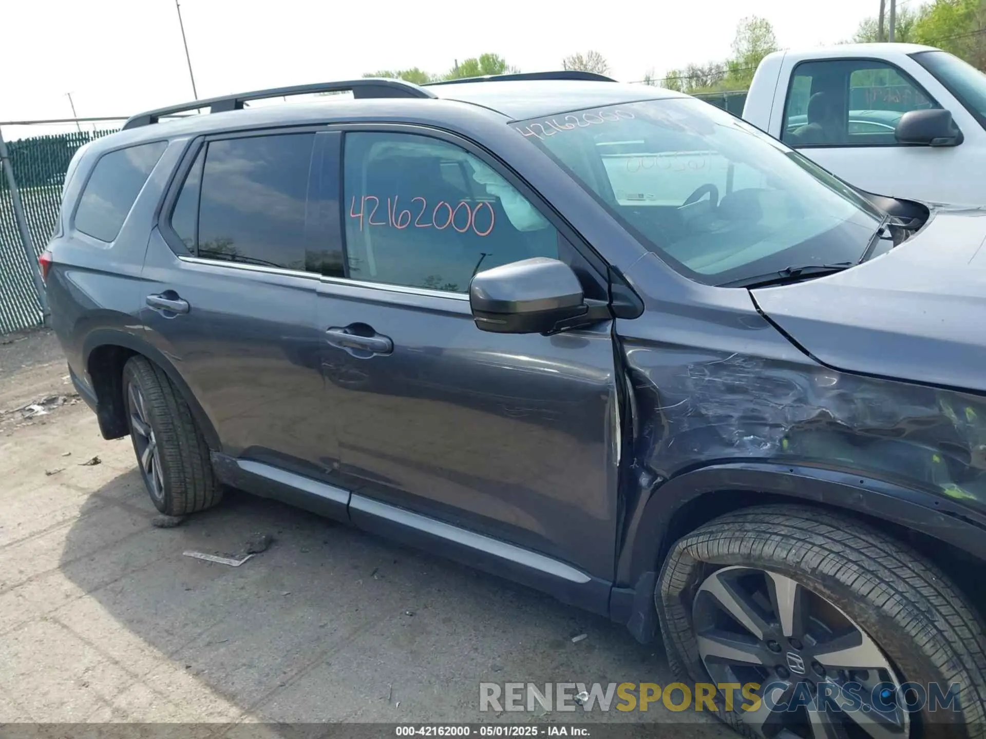 13 Photograph of a damaged car 5FNYG1H84RB041602 HONDA PILOT 2024