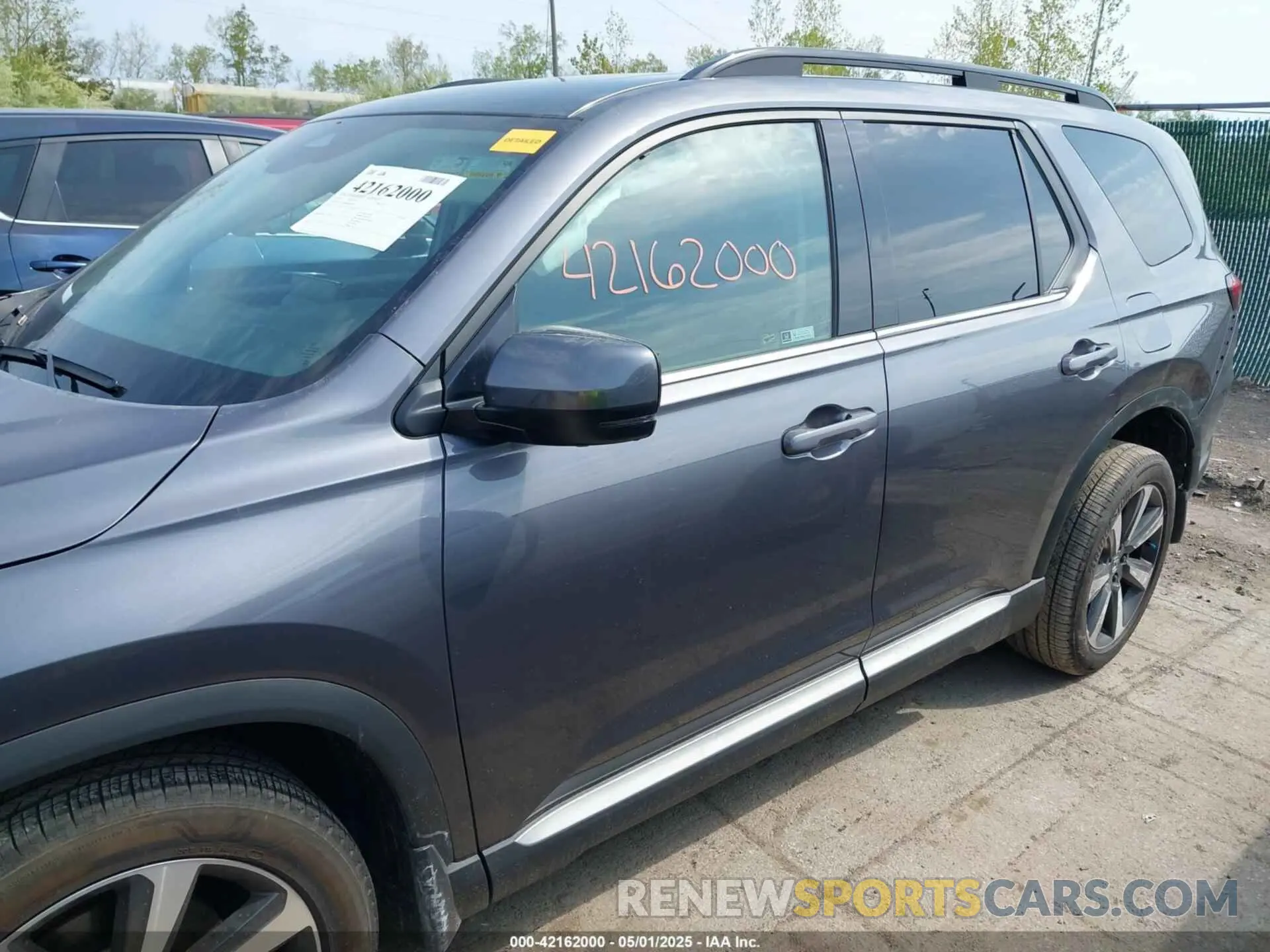 14 Photograph of a damaged car 5FNYG1H84RB041602 HONDA PILOT 2024