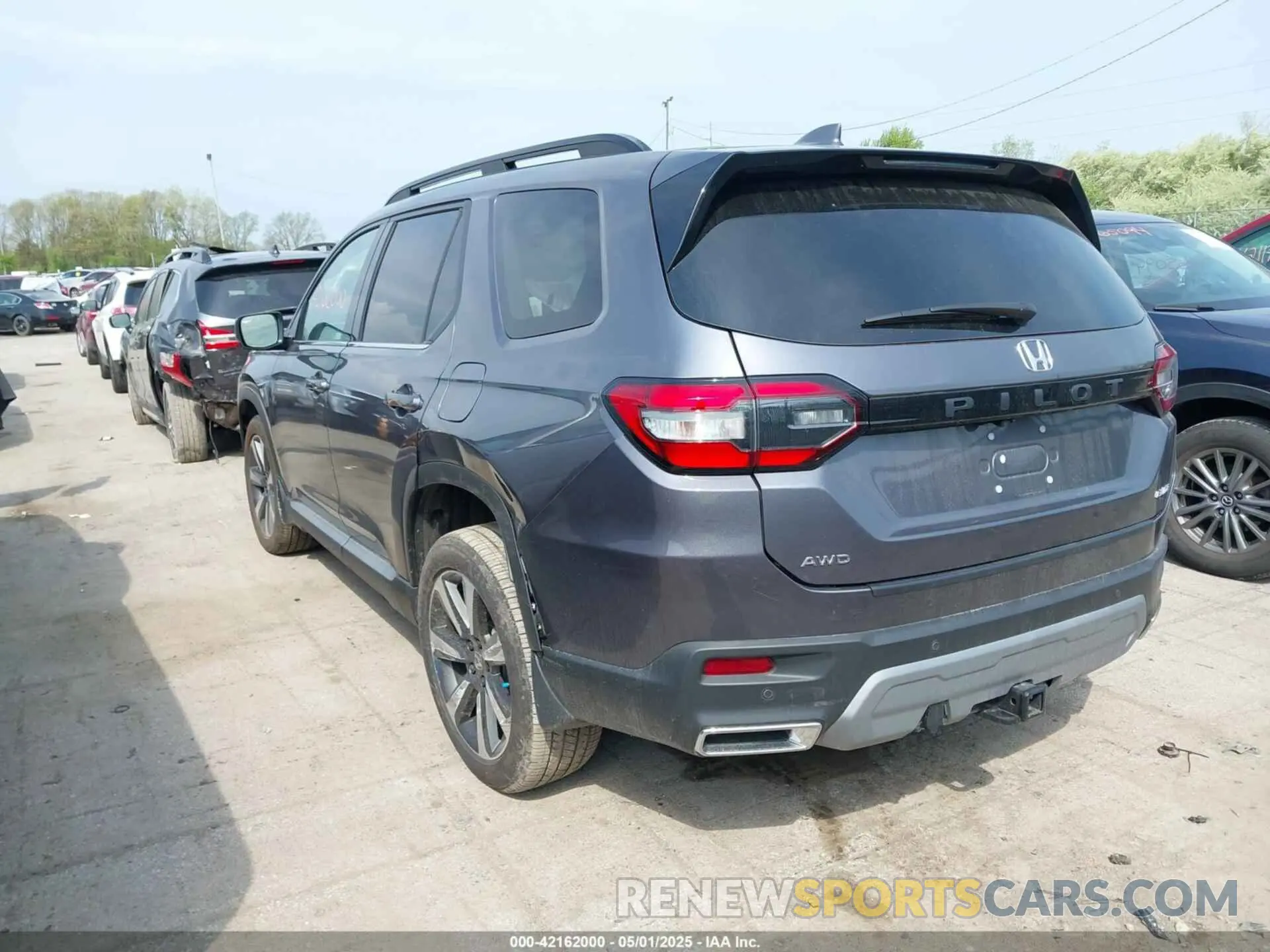 3 Photograph of a damaged car 5FNYG1H84RB041602 HONDA PILOT 2024