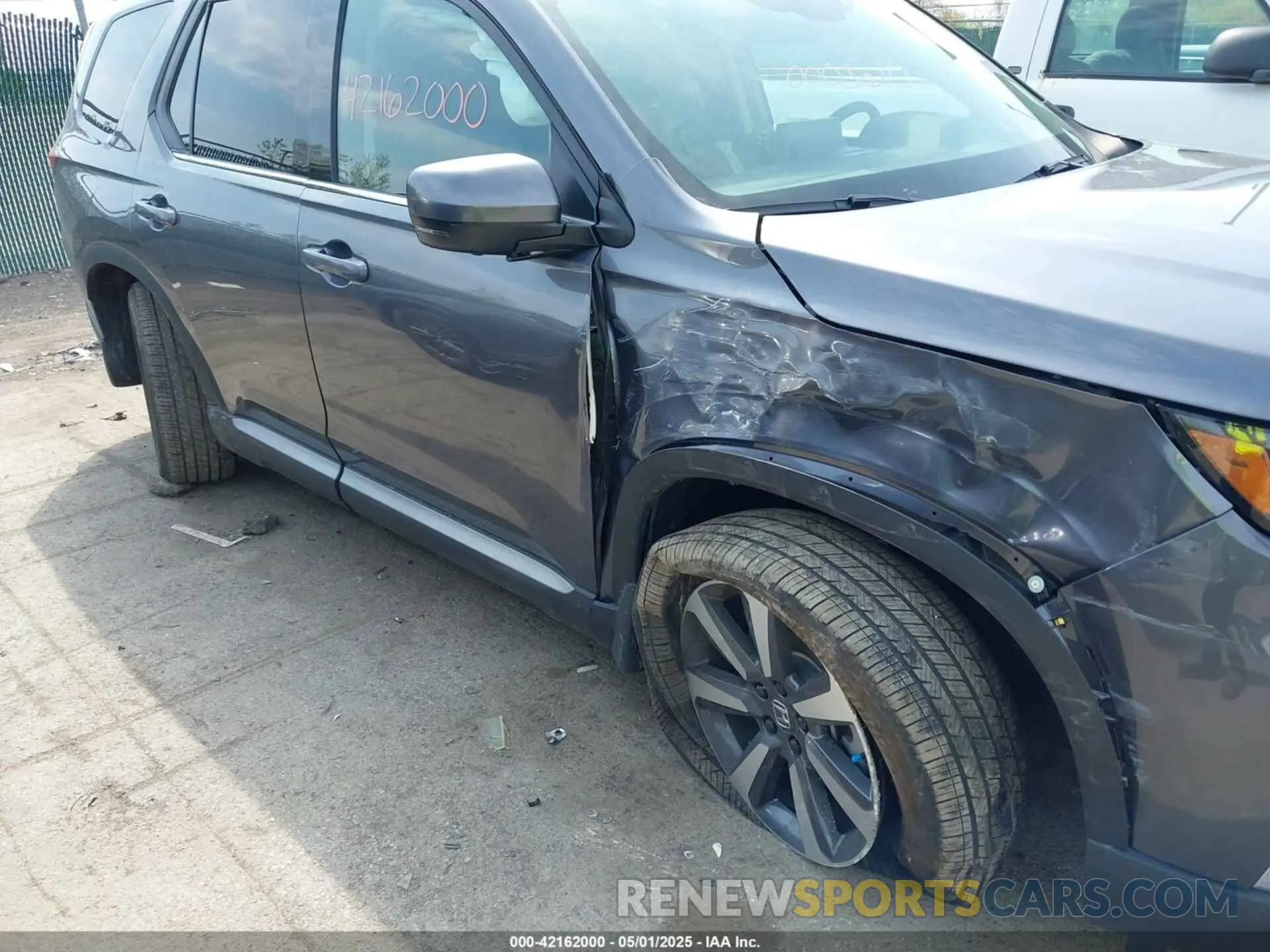 6 Photograph of a damaged car 5FNYG1H84RB041602 HONDA PILOT 2024