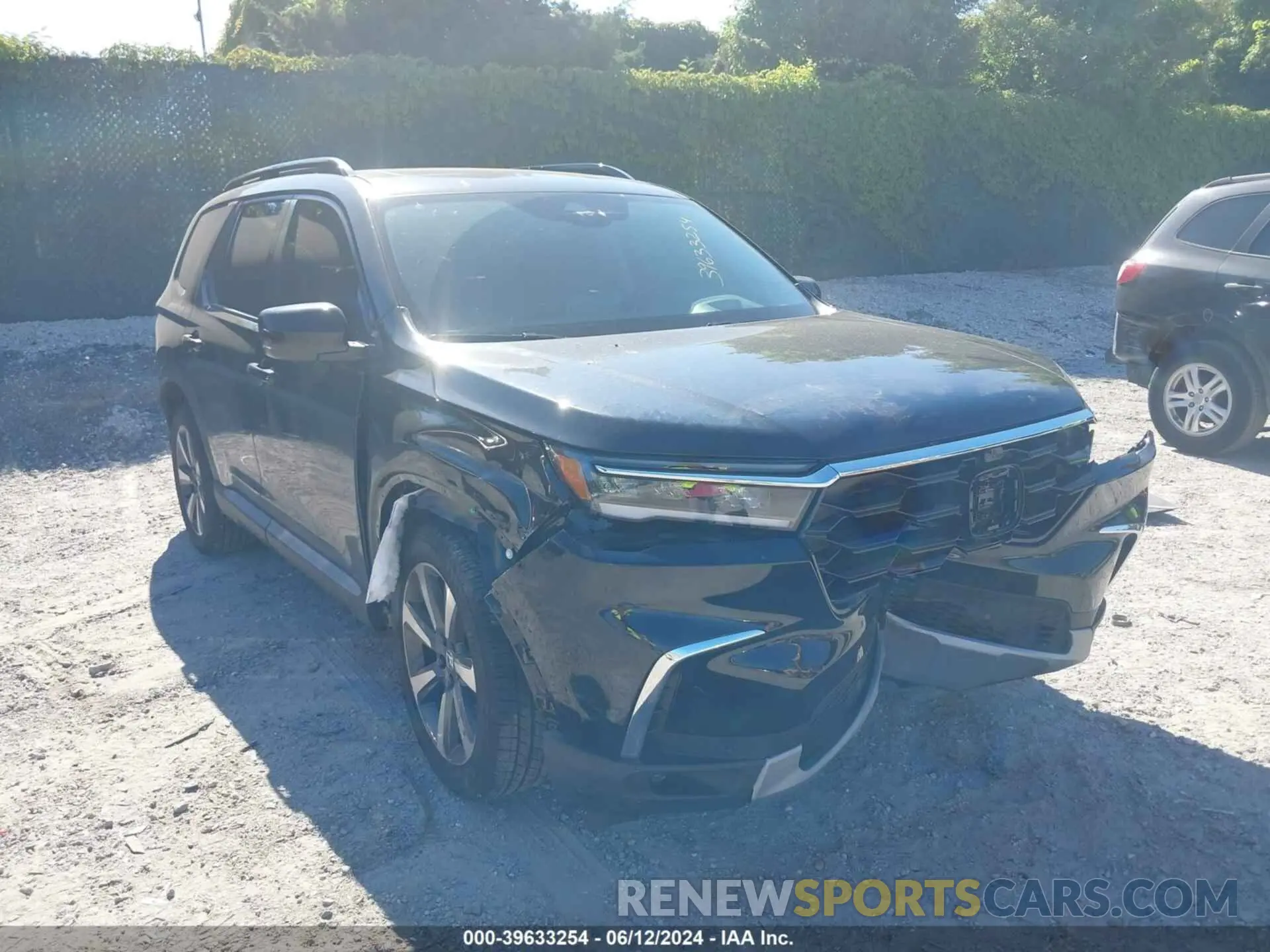1 Photograph of a damaged car 5FNYG1H85RB026901 HONDA PILOT 2024