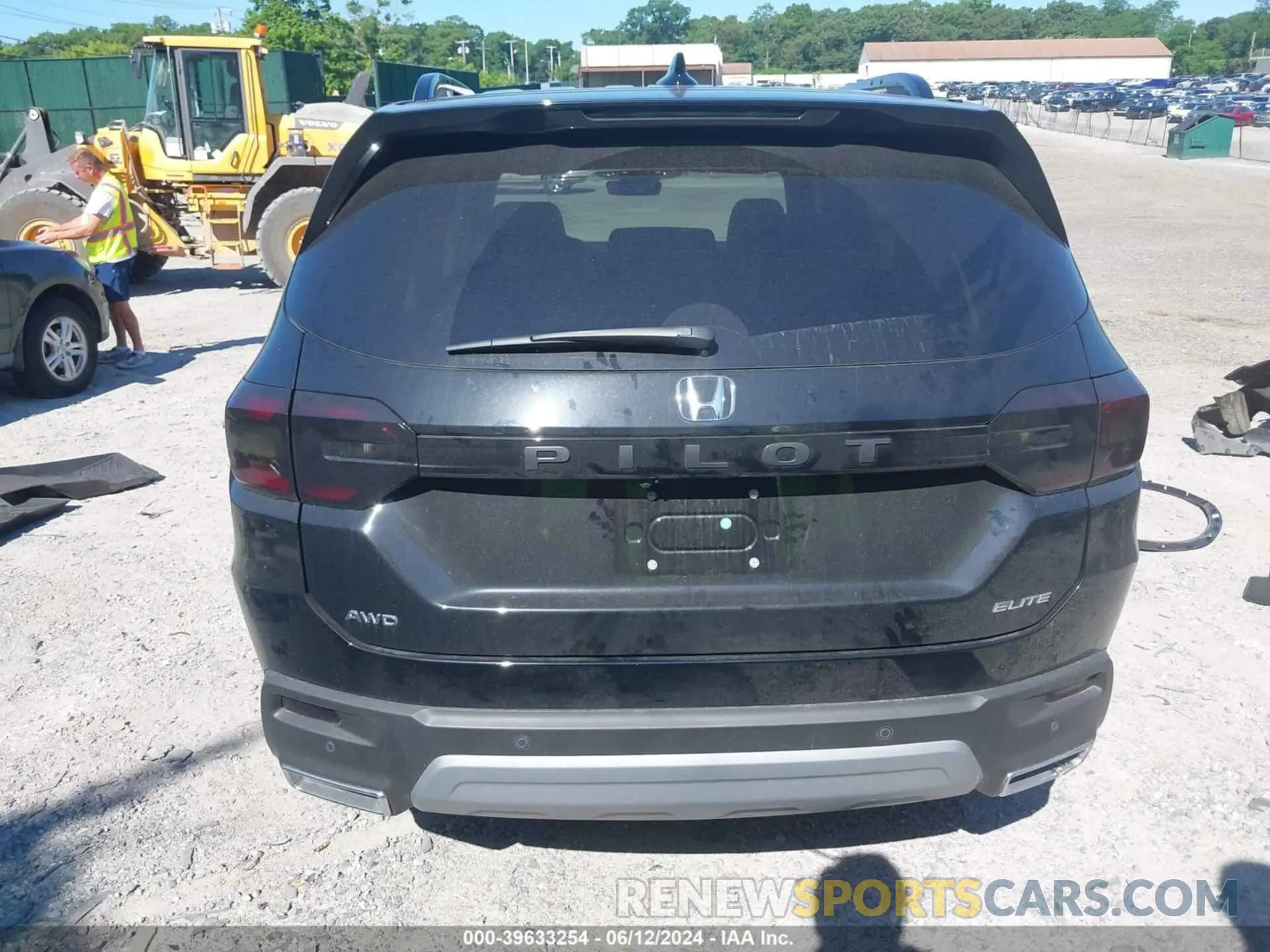 16 Photograph of a damaged car 5FNYG1H85RB026901 HONDA PILOT 2024