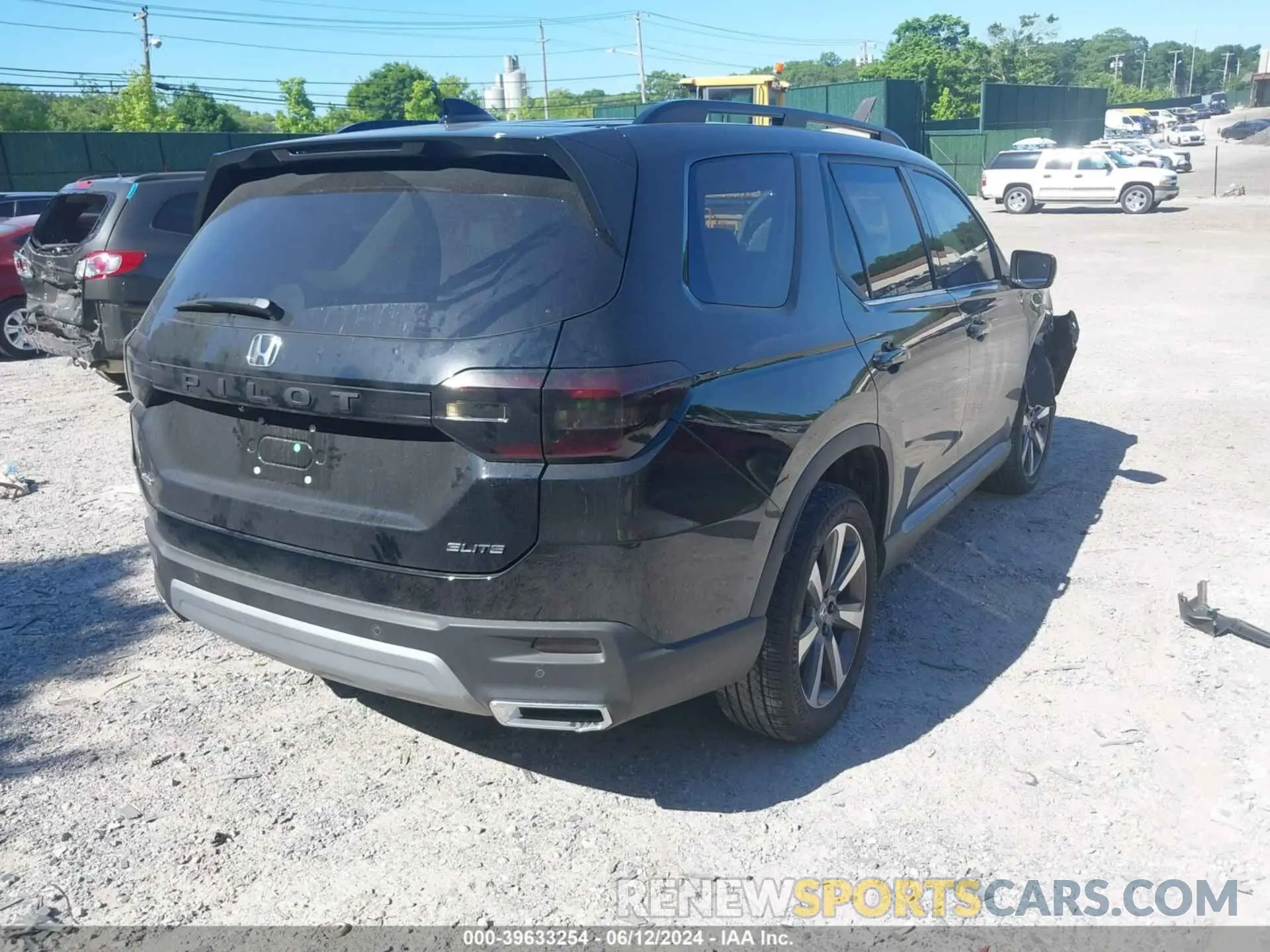 4 Photograph of a damaged car 5FNYG1H85RB026901 HONDA PILOT 2024