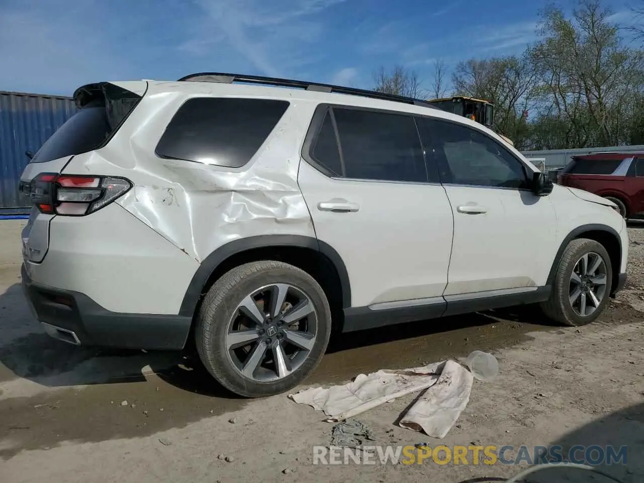 3 Photograph of a damaged car 5FNYG1H87RB009811 HONDA PILOT 2024