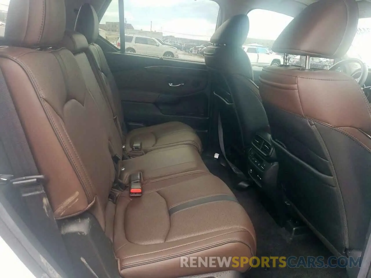 11 Photograph of a damaged car 5FNYG1H88RB009638 HONDA PILOT 2024