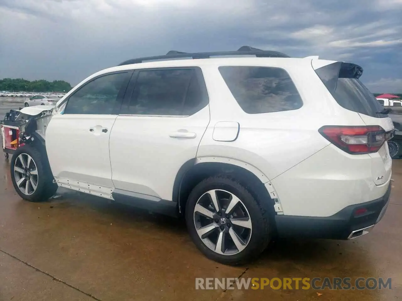 2 Photograph of a damaged car 5FNYG1H88RB009638 HONDA PILOT 2024