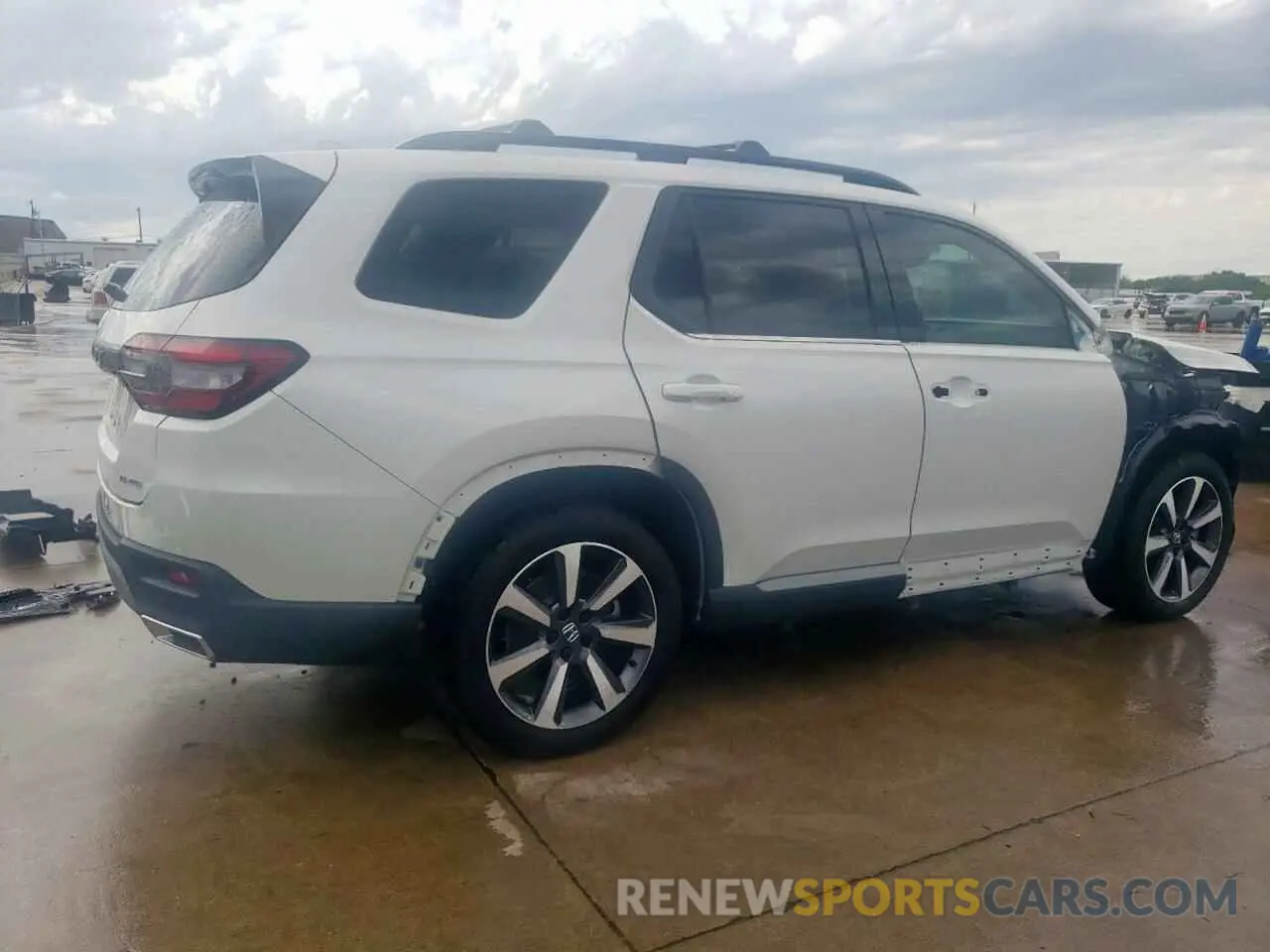 3 Photograph of a damaged car 5FNYG1H88RB009638 HONDA PILOT 2024