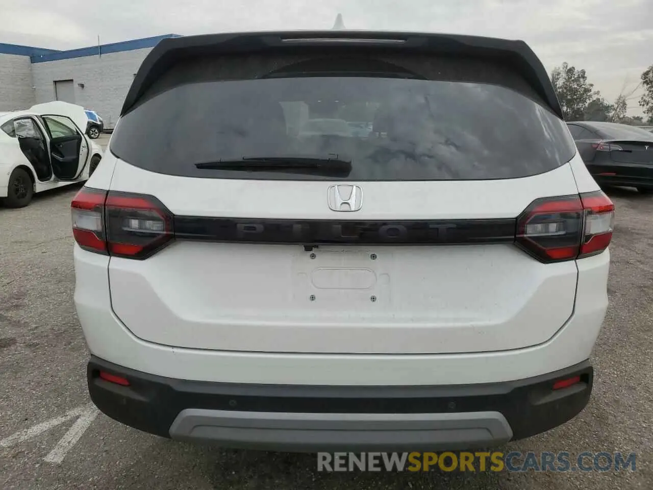 6 Photograph of a damaged car 5FNYG2H42RB015857 HONDA PILOT 2024