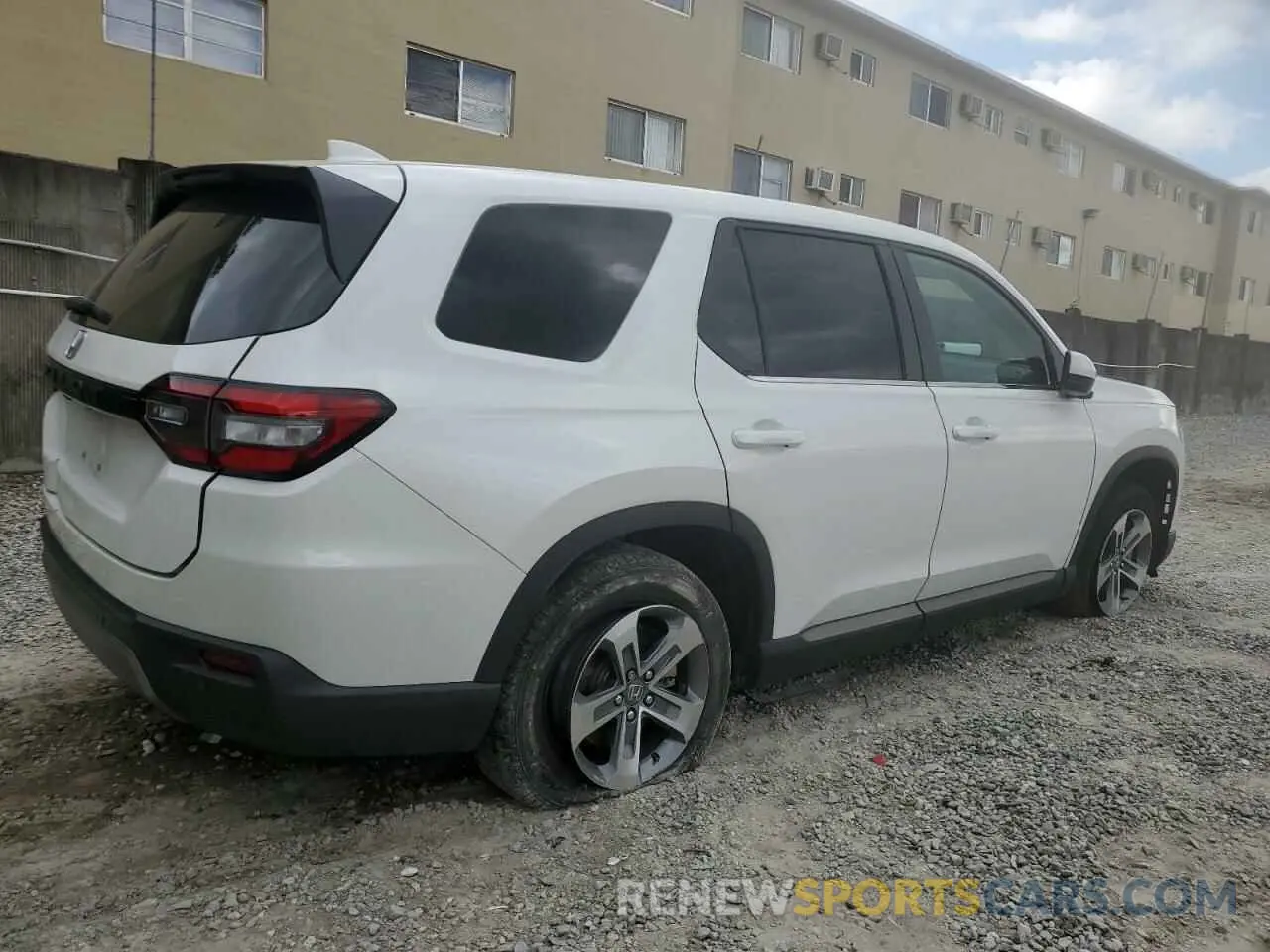 3 Photograph of a damaged car 5FNYG2H42RB015860 HONDA PILOT 2024