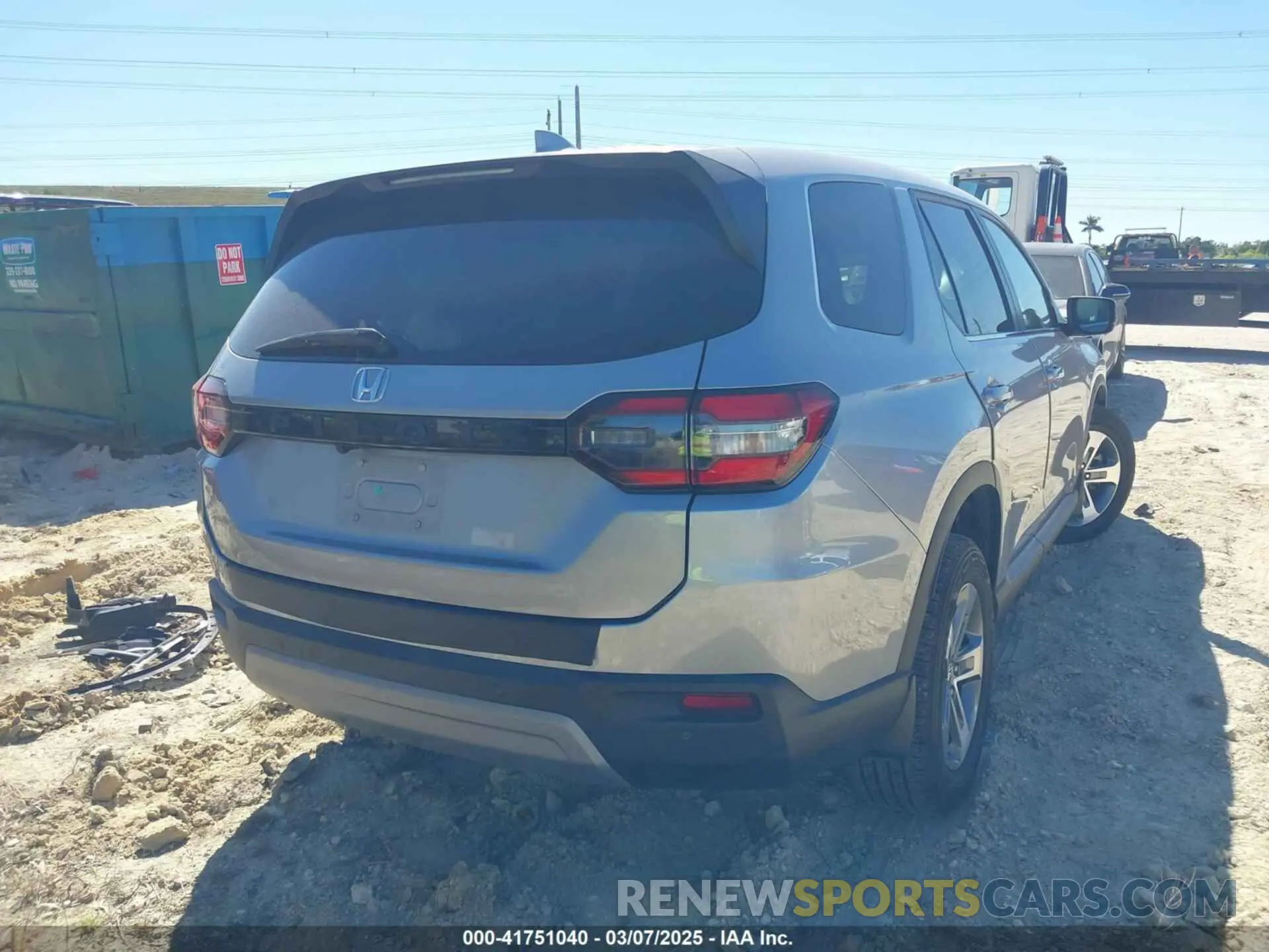4 Photograph of a damaged car 5FNYG2H46RB009981 HONDA PILOT 2024