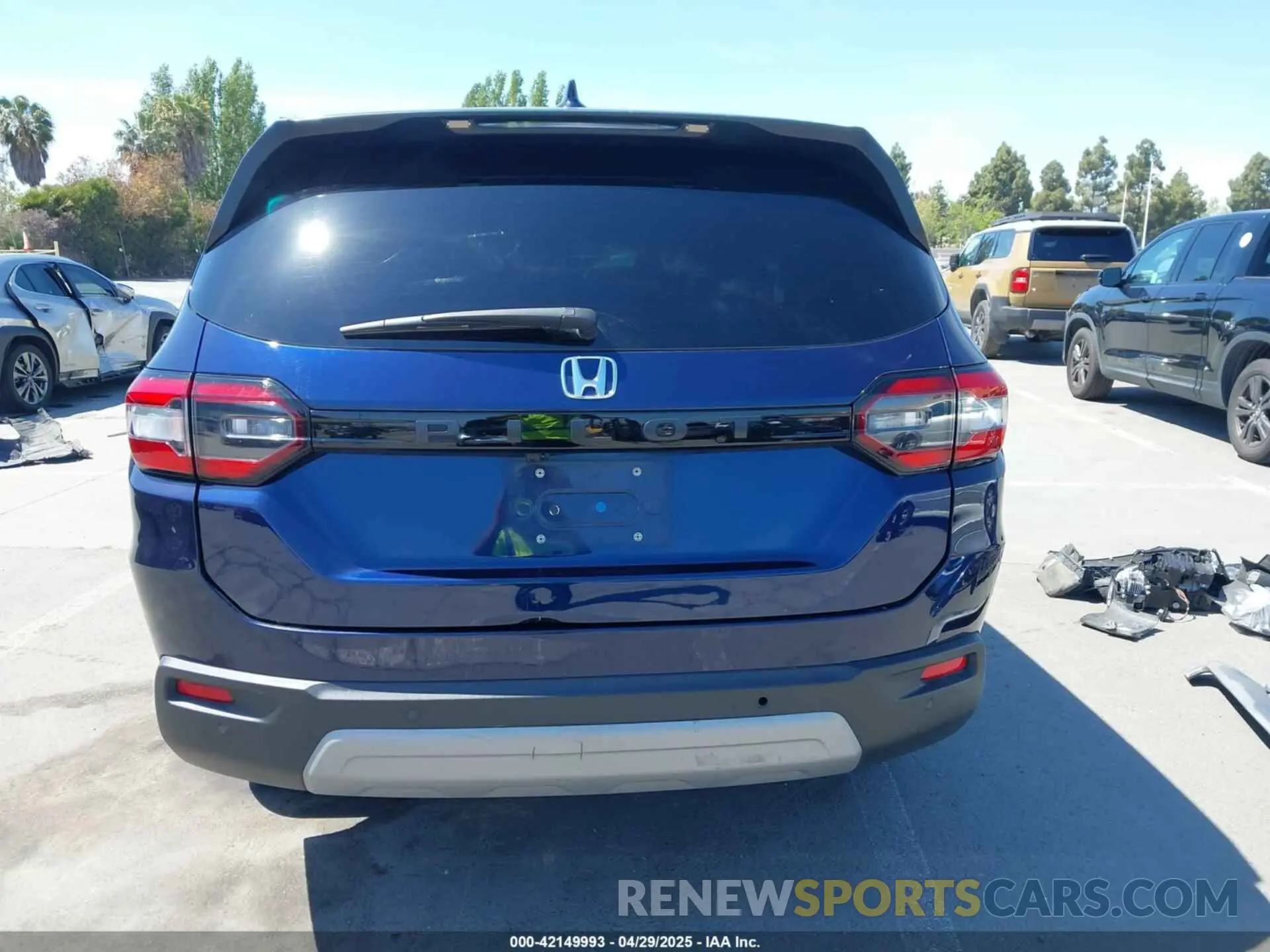 16 Photograph of a damaged car 5FNYG2H4XRB005707 HONDA PILOT 2024