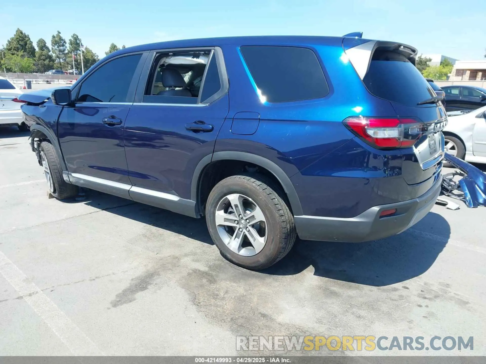 3 Photograph of a damaged car 5FNYG2H4XRB005707 HONDA PILOT 2024