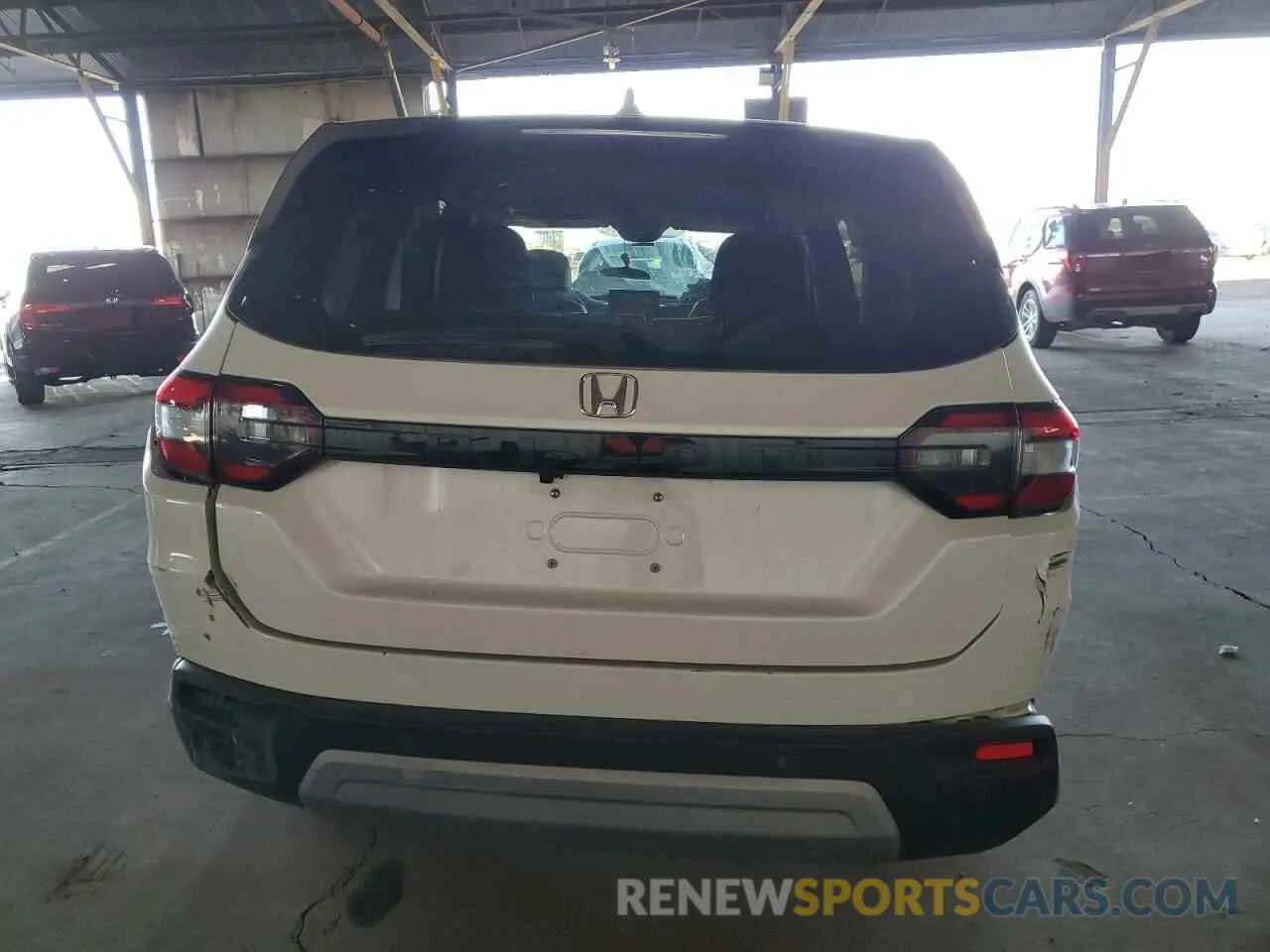 6 Photograph of a damaged car 5FNYG2H55RB000052 HONDA PILOT 2024