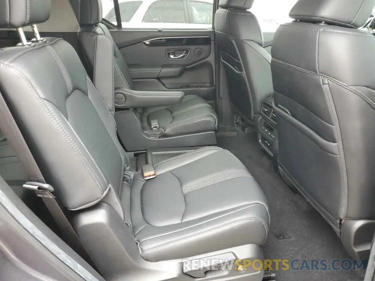 11 Photograph of a damaged car 5FNYG2H57RB016317 HONDA PILOT 2024