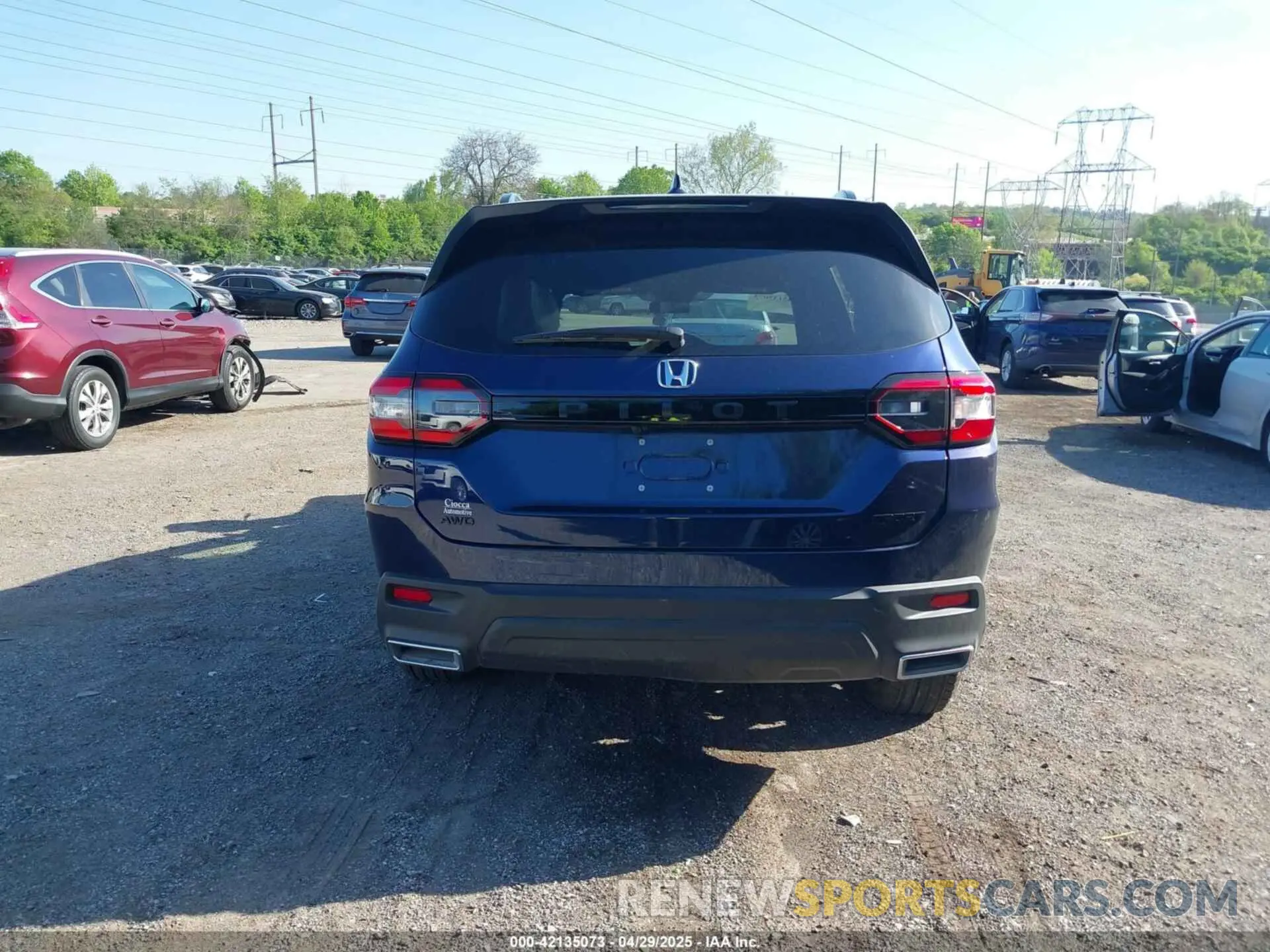 17 Photograph of a damaged car 5FNYG1H30SB100980 HONDA PILOT 2025