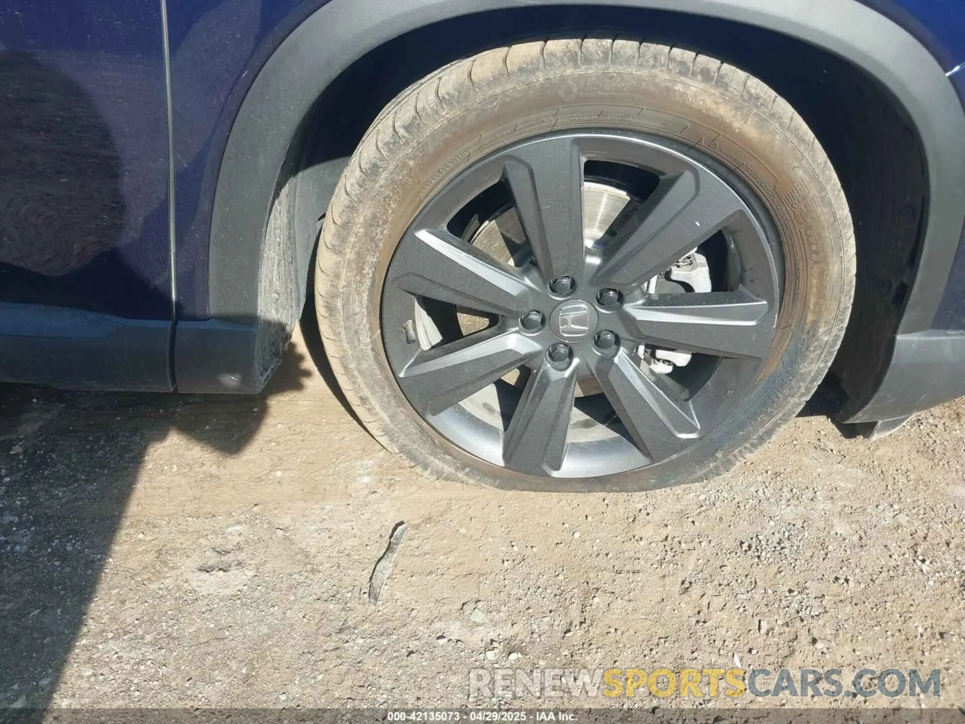 18 Photograph of a damaged car 5FNYG1H30SB100980 HONDA PILOT 2025