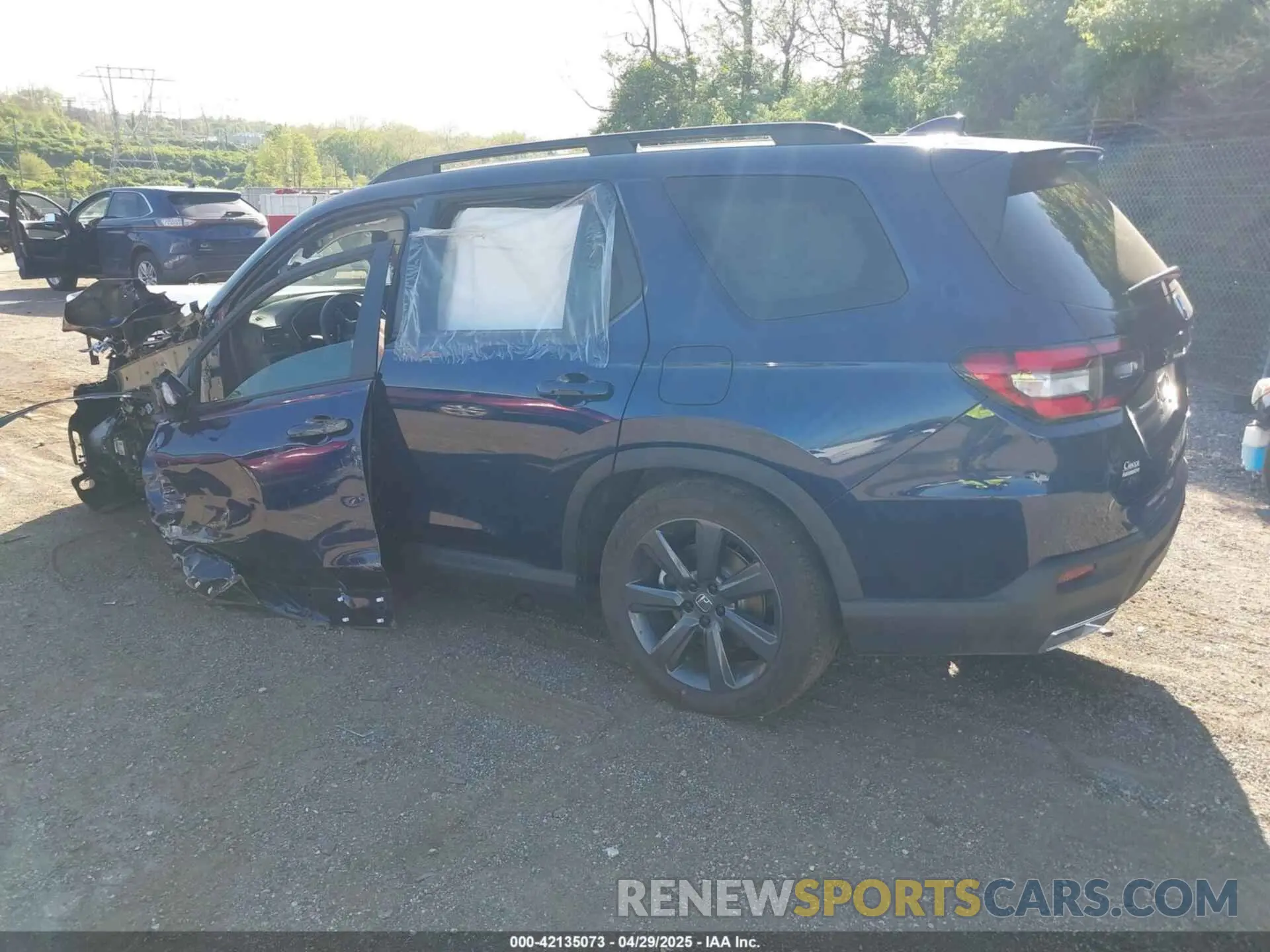 3 Photograph of a damaged car 5FNYG1H30SB100980 HONDA PILOT 2025