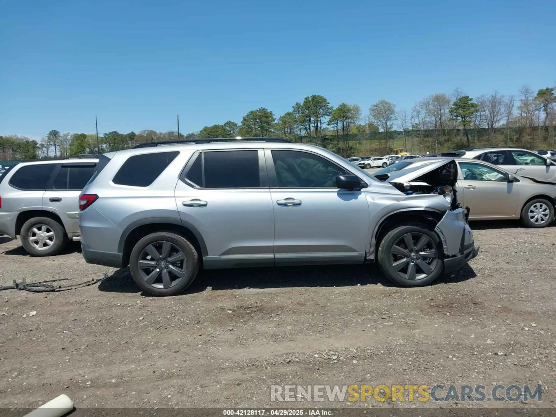13 Photograph of a damaged car 5FNYG1H38SB017782 HONDA PILOT 2025