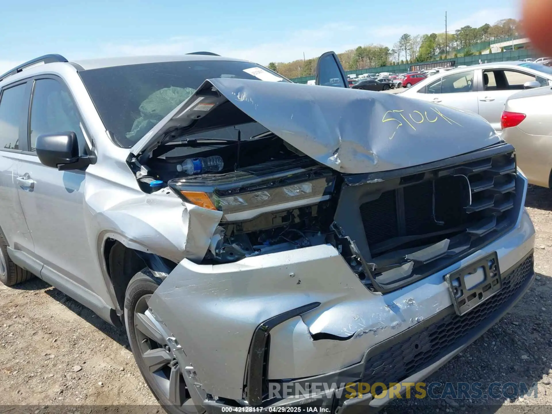 17 Photograph of a damaged car 5FNYG1H38SB017782 HONDA PILOT 2025