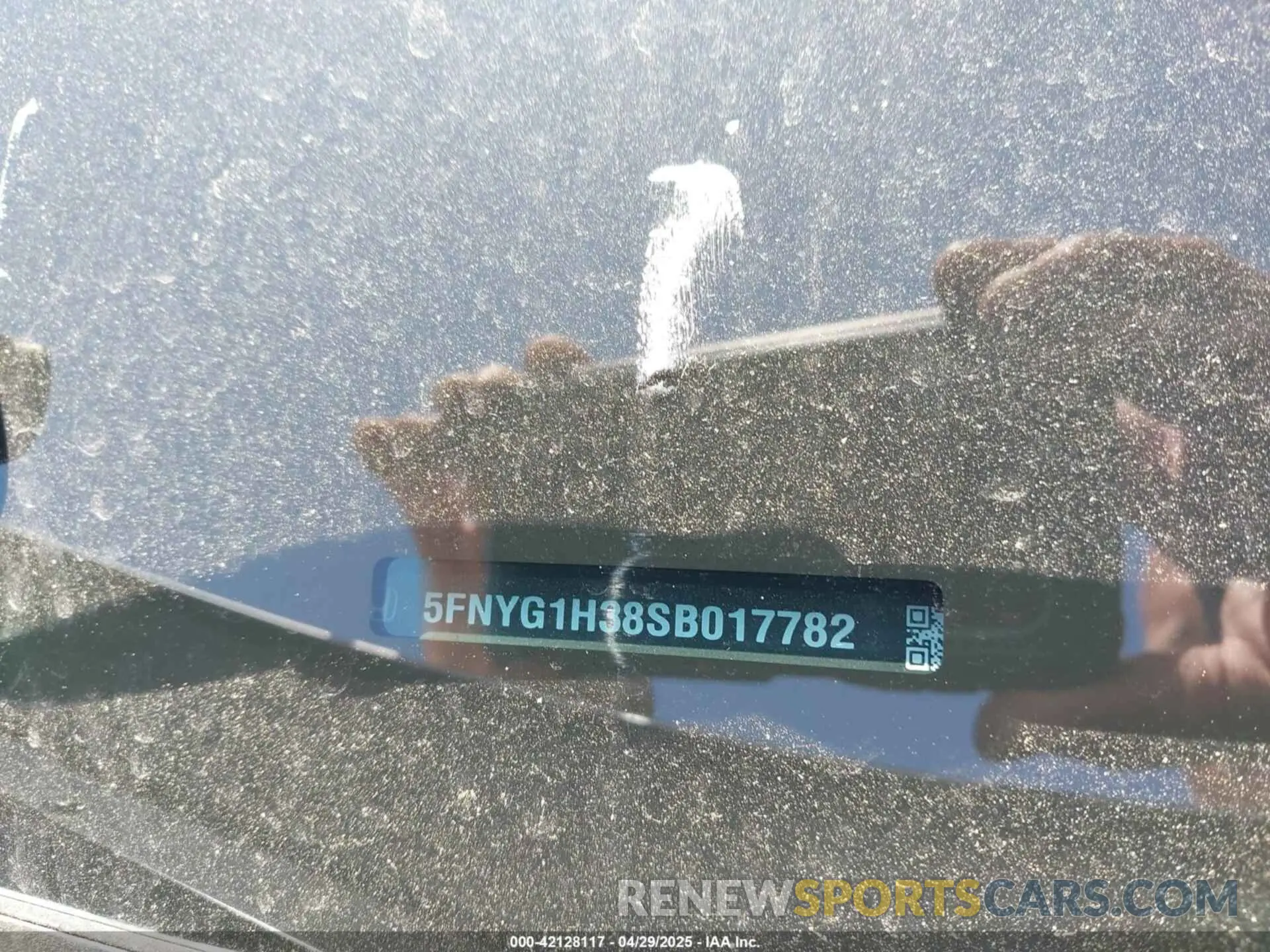 18 Photograph of a damaged car 5FNYG1H38SB017782 HONDA PILOT 2025