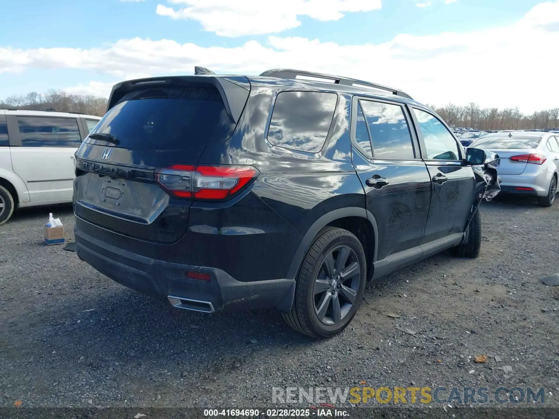 4 Photograph of a damaged car 5FNYG1H38SB030483 HONDA PILOT 2025