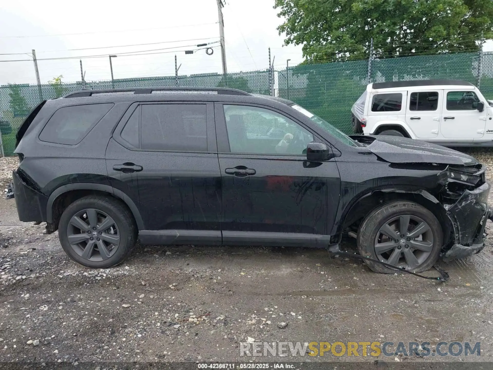 13 Photograph of a damaged car 5FNYG1H3XSB066532 HONDA PILOT 2025