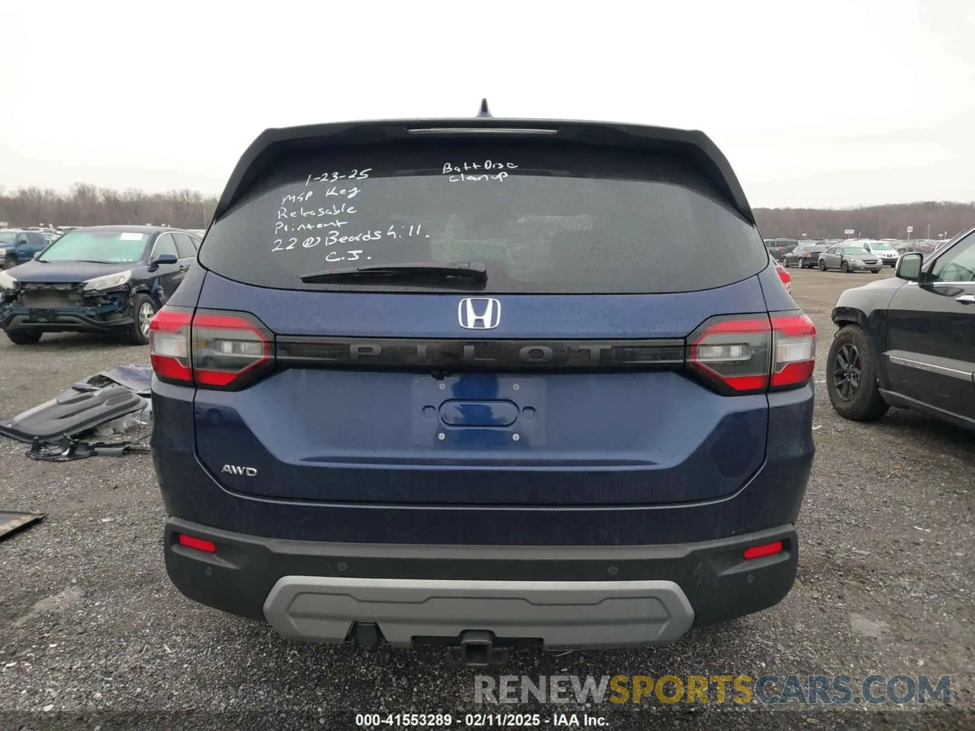17 Photograph of a damaged car 5FNYG1H41SB073670 HONDA PILOT 2025
