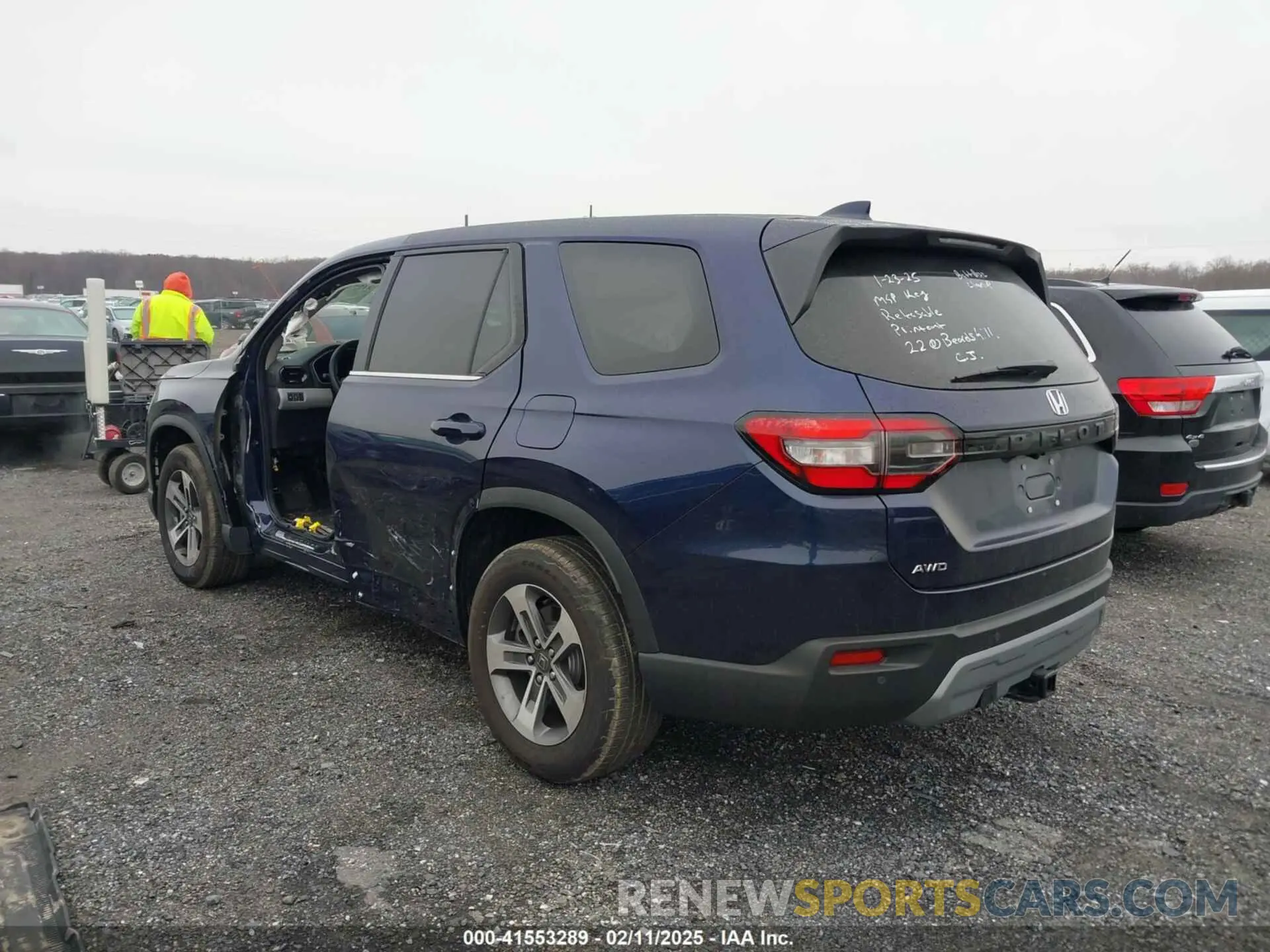 3 Photograph of a damaged car 5FNYG1H41SB073670 HONDA PILOT 2025
