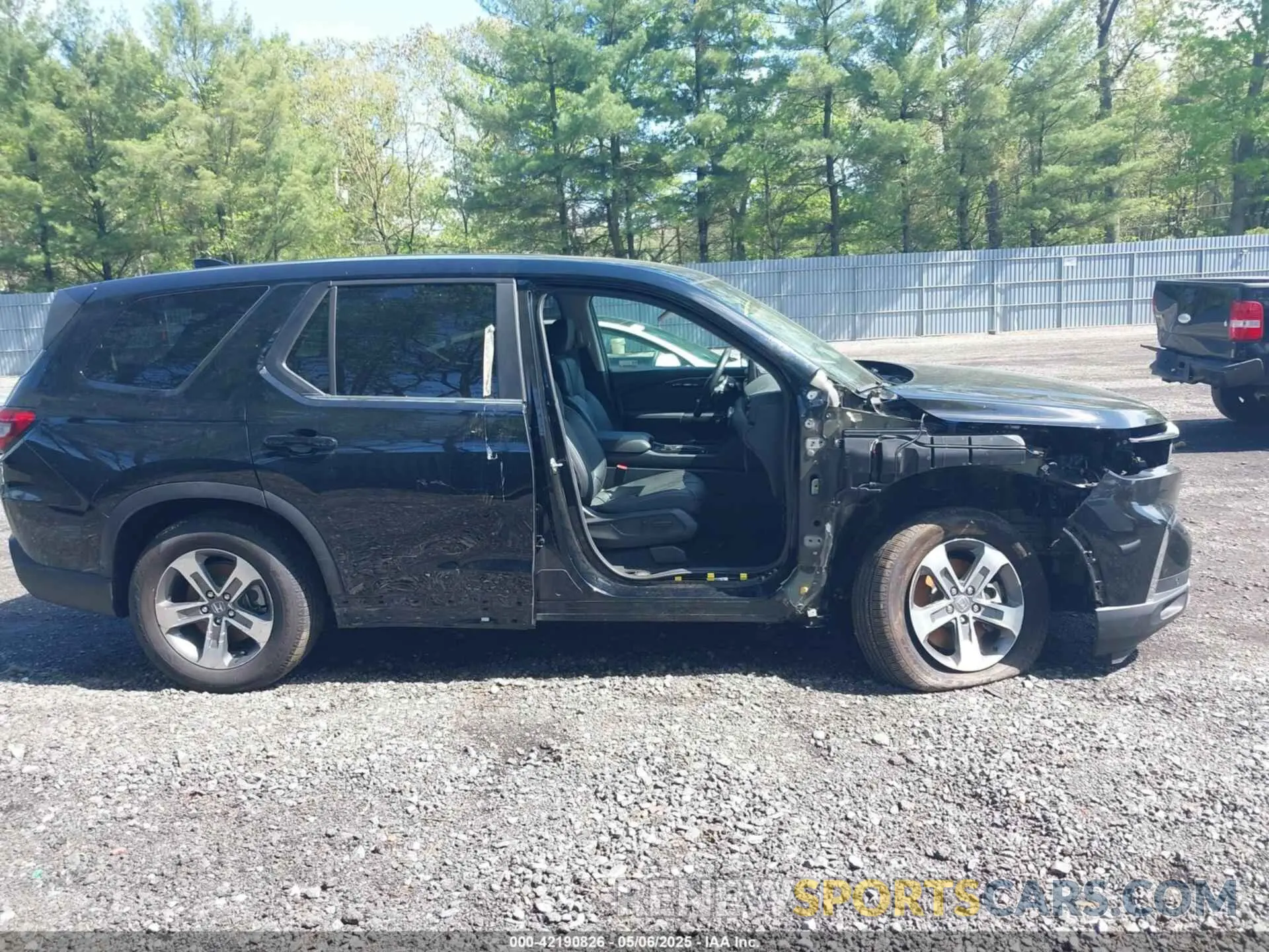 13 Photograph of a damaged car 5FNYG1H43SB004785 HONDA PILOT 2025