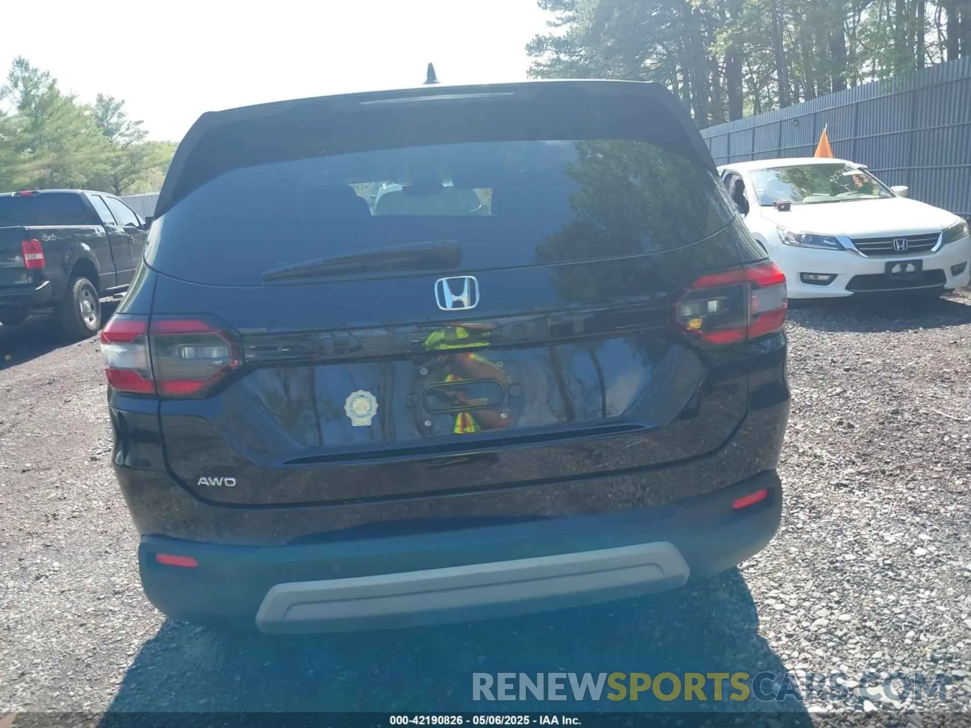 16 Photograph of a damaged car 5FNYG1H43SB004785 HONDA PILOT 2025