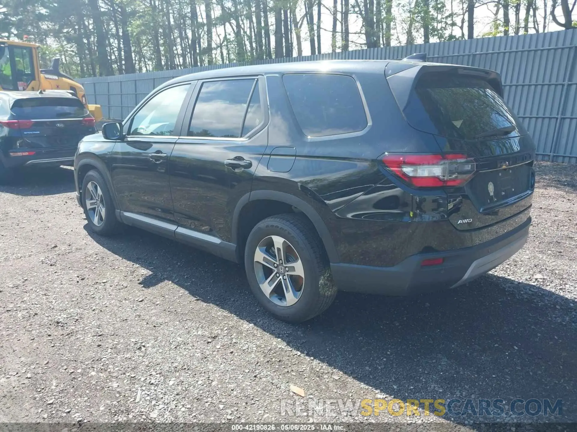 3 Photograph of a damaged car 5FNYG1H43SB004785 HONDA PILOT 2025