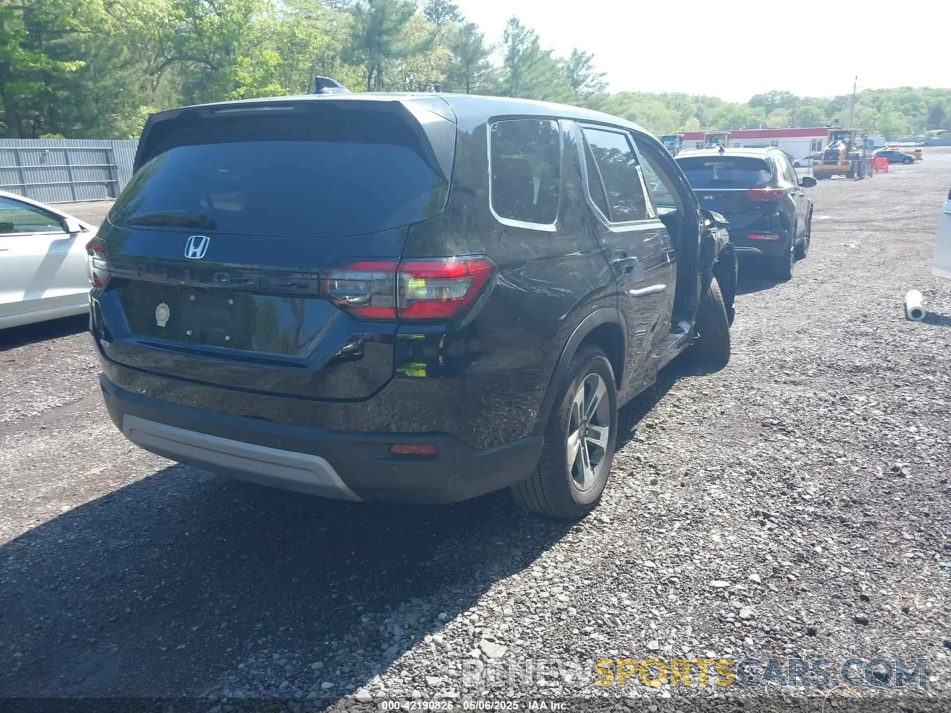 4 Photograph of a damaged car 5FNYG1H43SB004785 HONDA PILOT 2025