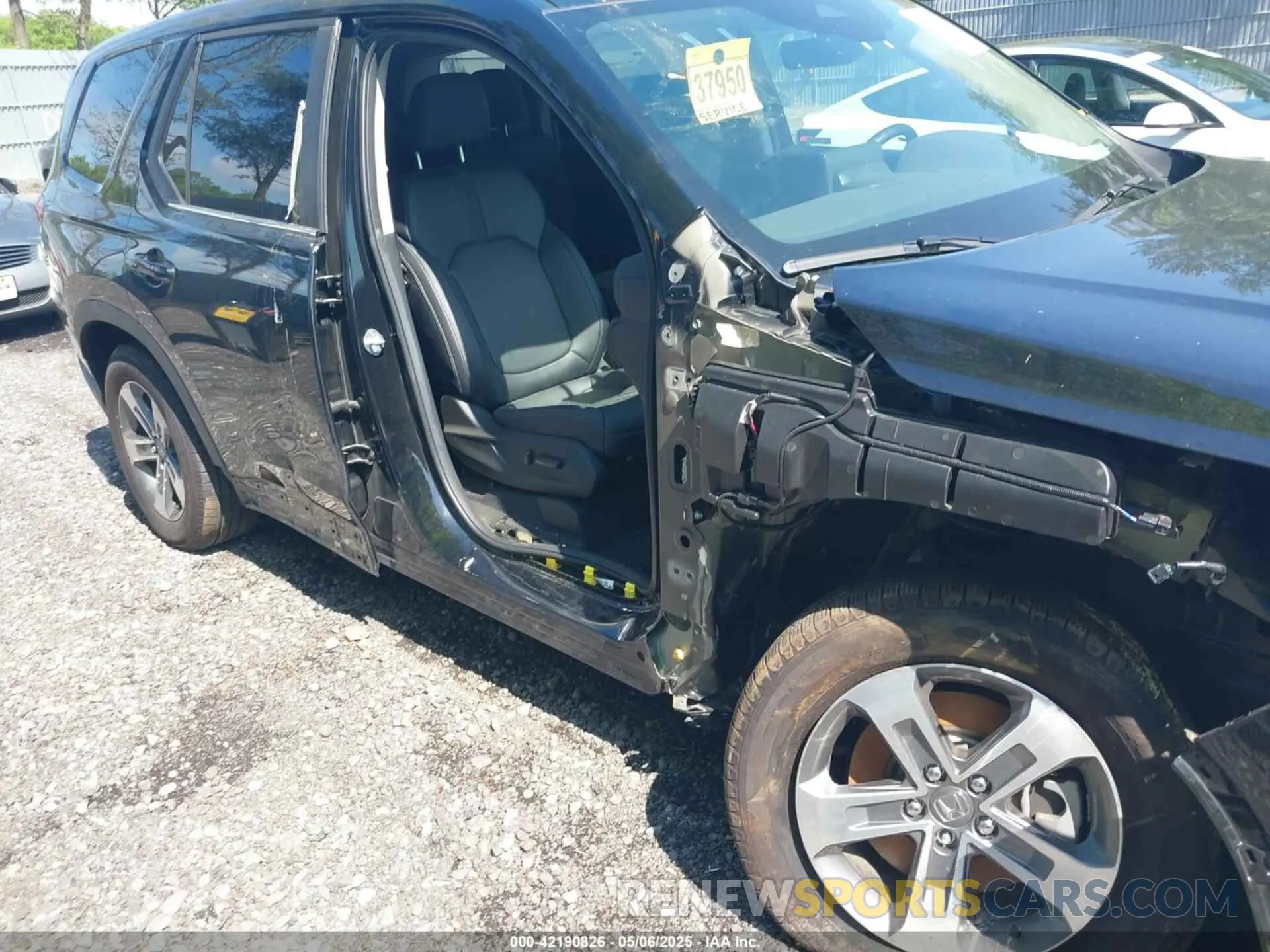 6 Photograph of a damaged car 5FNYG1H43SB004785 HONDA PILOT 2025