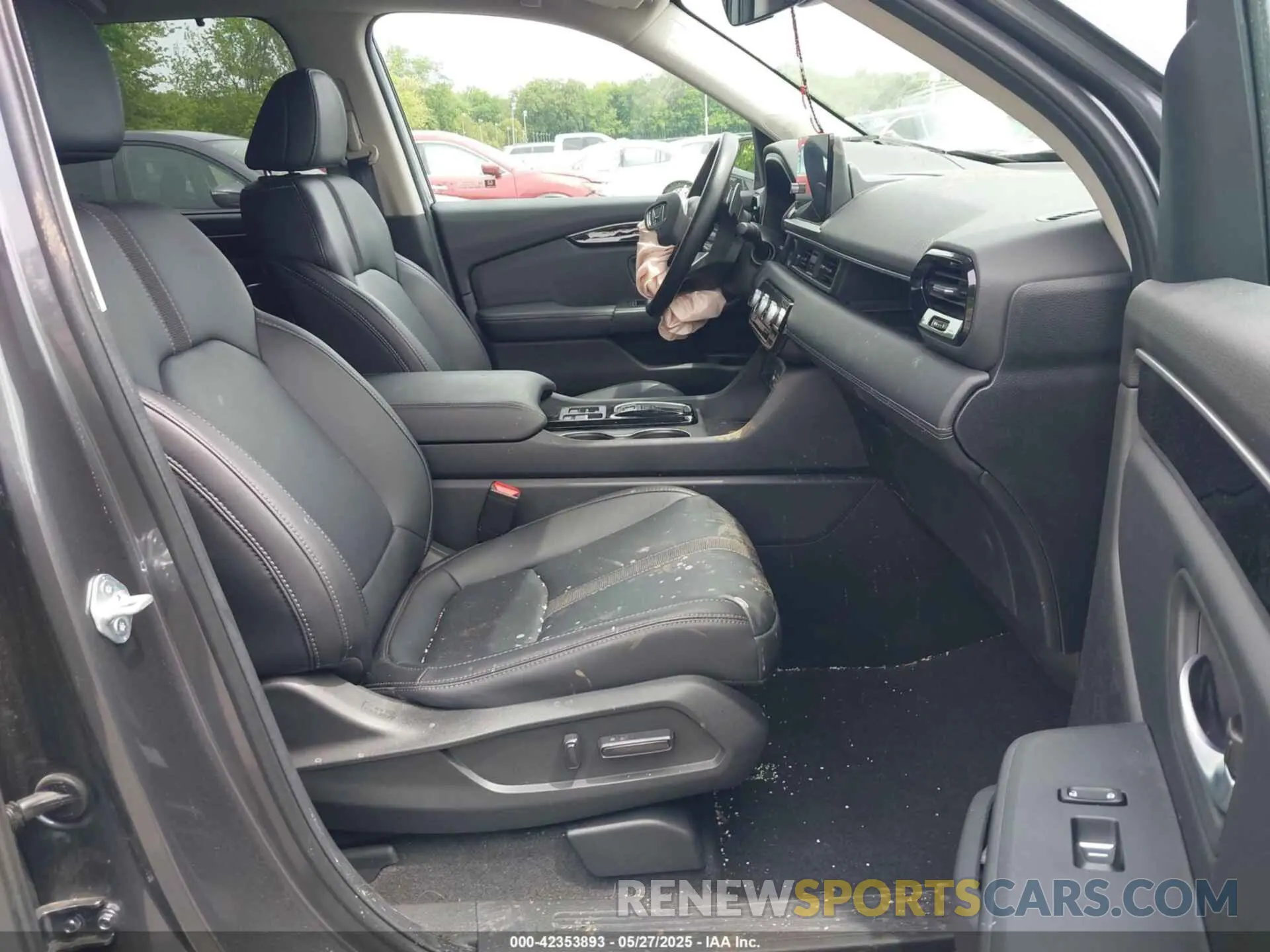 5 Photograph of a damaged car 5FNYG1H43SB105597 HONDA PILOT 2025