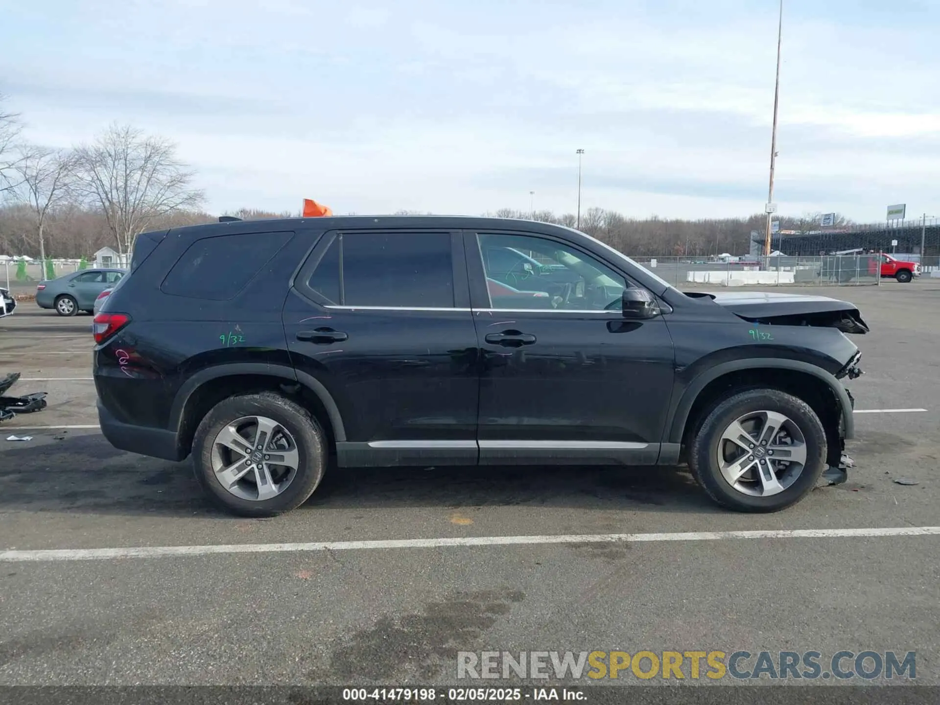 12 Photograph of a damaged car 5FNYG1H46SB027512 HONDA PILOT 2025