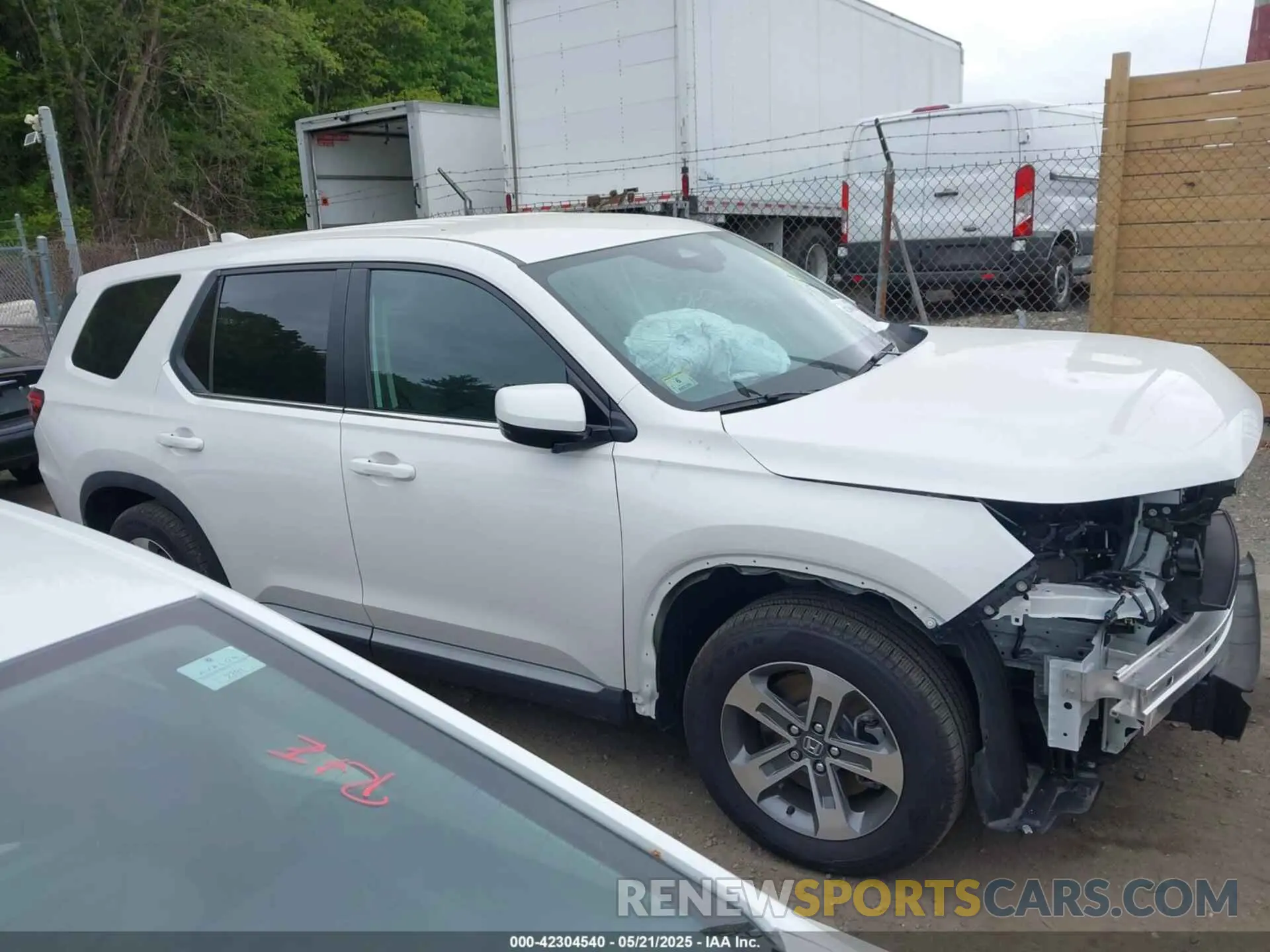 14 Photograph of a damaged car 5FNYG1H46SB029101 HONDA PILOT 2025