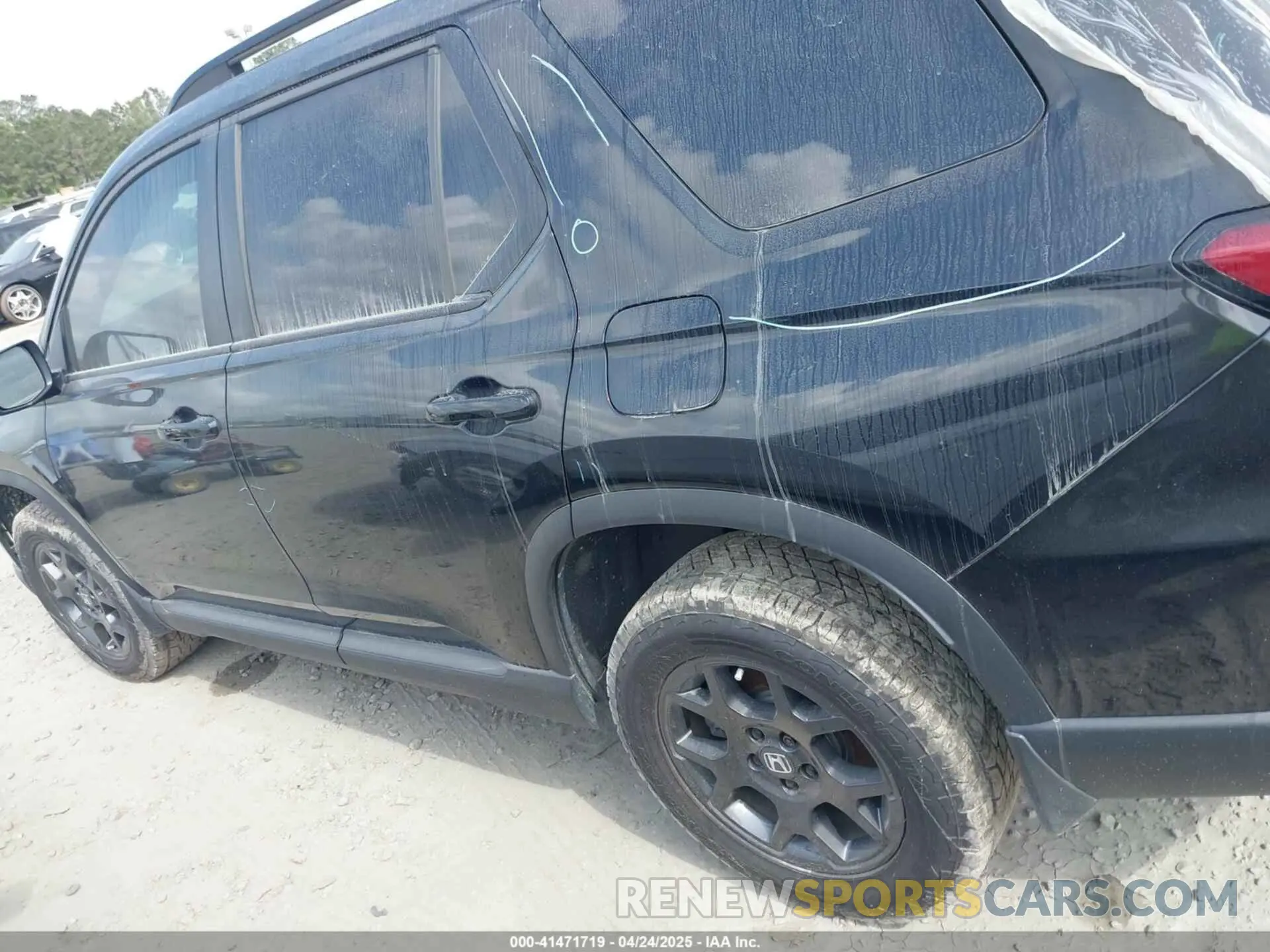 14 Photograph of a damaged car 5FNYG1H61SB026477 HONDA PILOT 2025