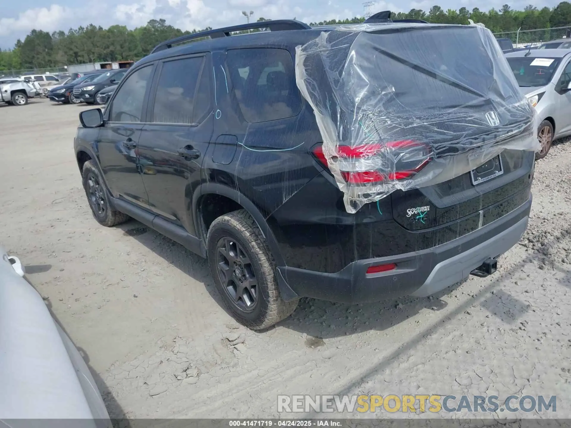 3 Photograph of a damaged car 5FNYG1H61SB026477 HONDA PILOT 2025