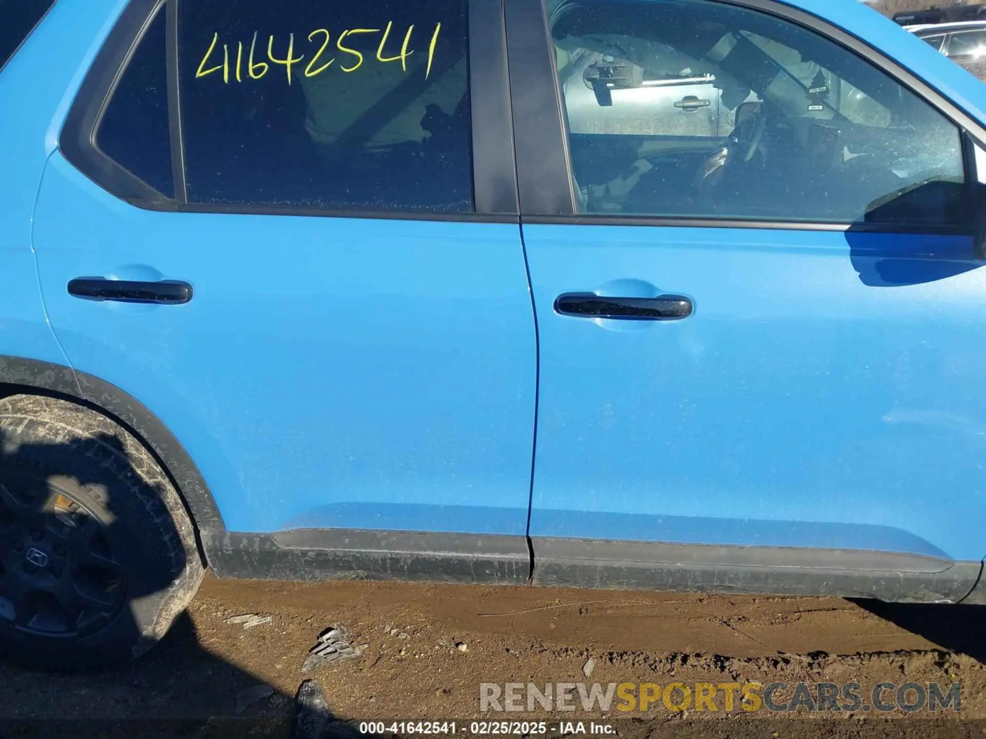 13 Photograph of a damaged car 5FNYG1H65SB035084 HONDA PILOT 2025