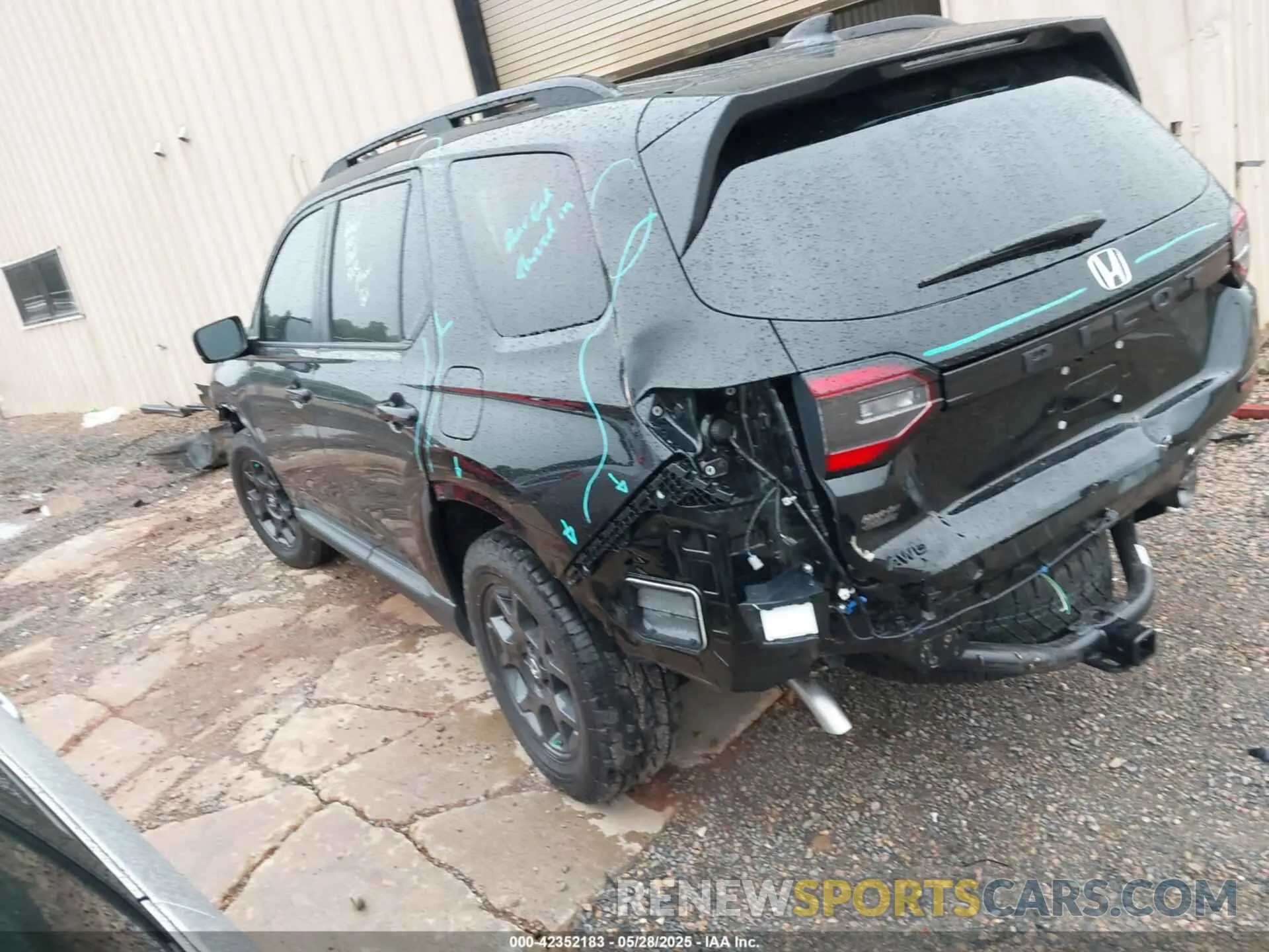 3 Photograph of a damaged car 5FNYG1H66SB082138 HONDA PILOT 2025