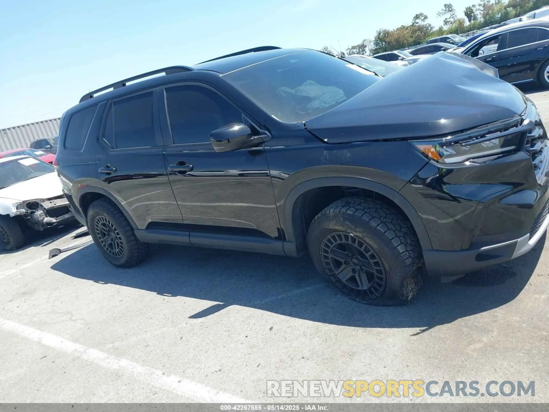 13 Photograph of a damaged car 5FNYG1H68SB077166 HONDA PILOT 2025