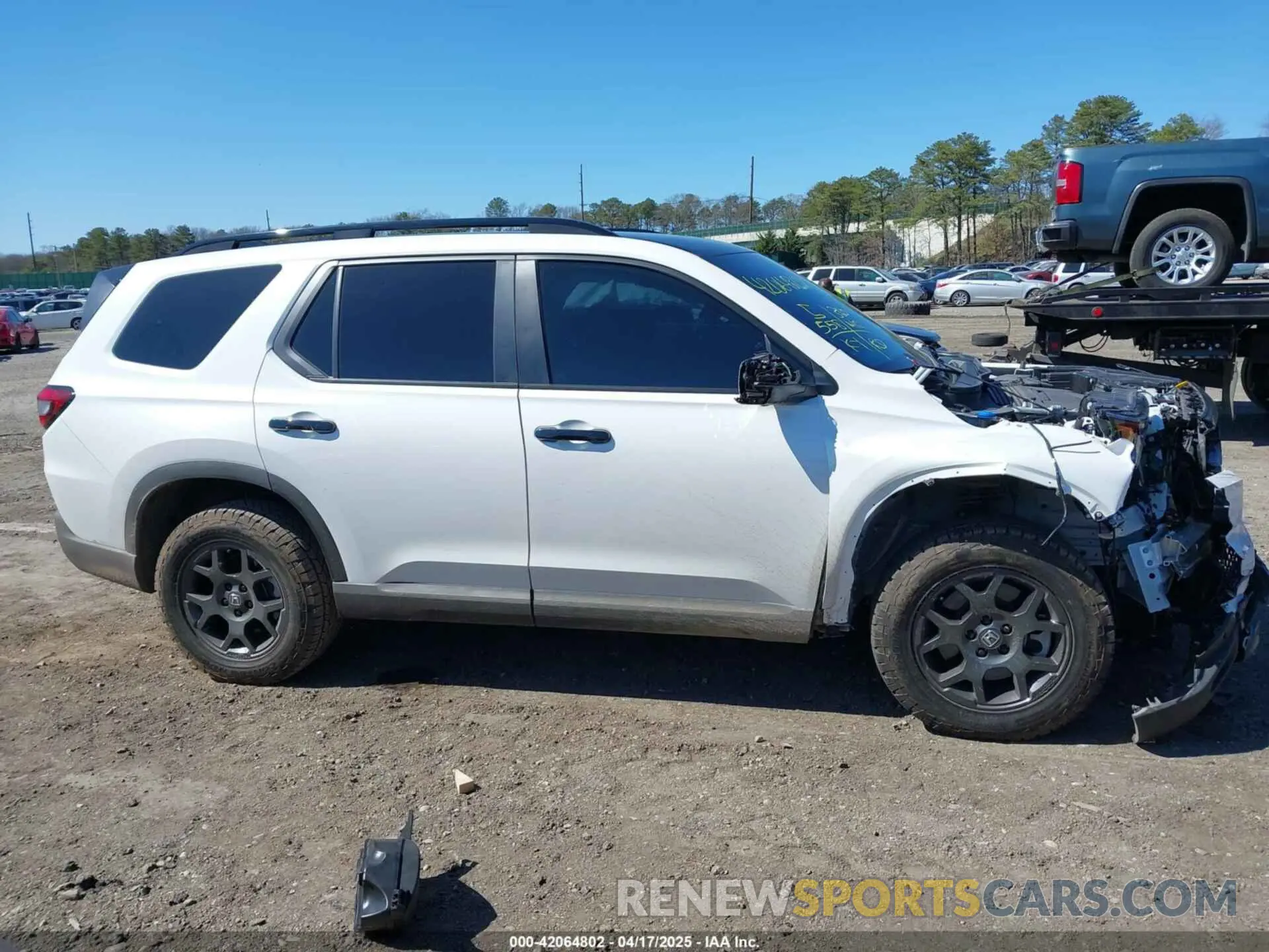 13 Photograph of a damaged car 5FNYG1H69SB010463 HONDA PILOT 2025