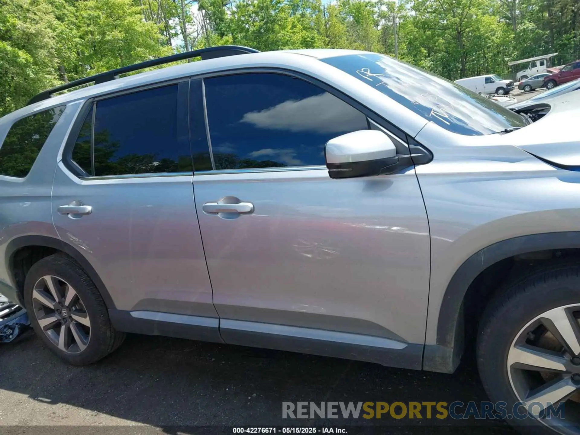 13 Photograph of a damaged car 5FNYG1H73SB026649 HONDA PILOT 2025
