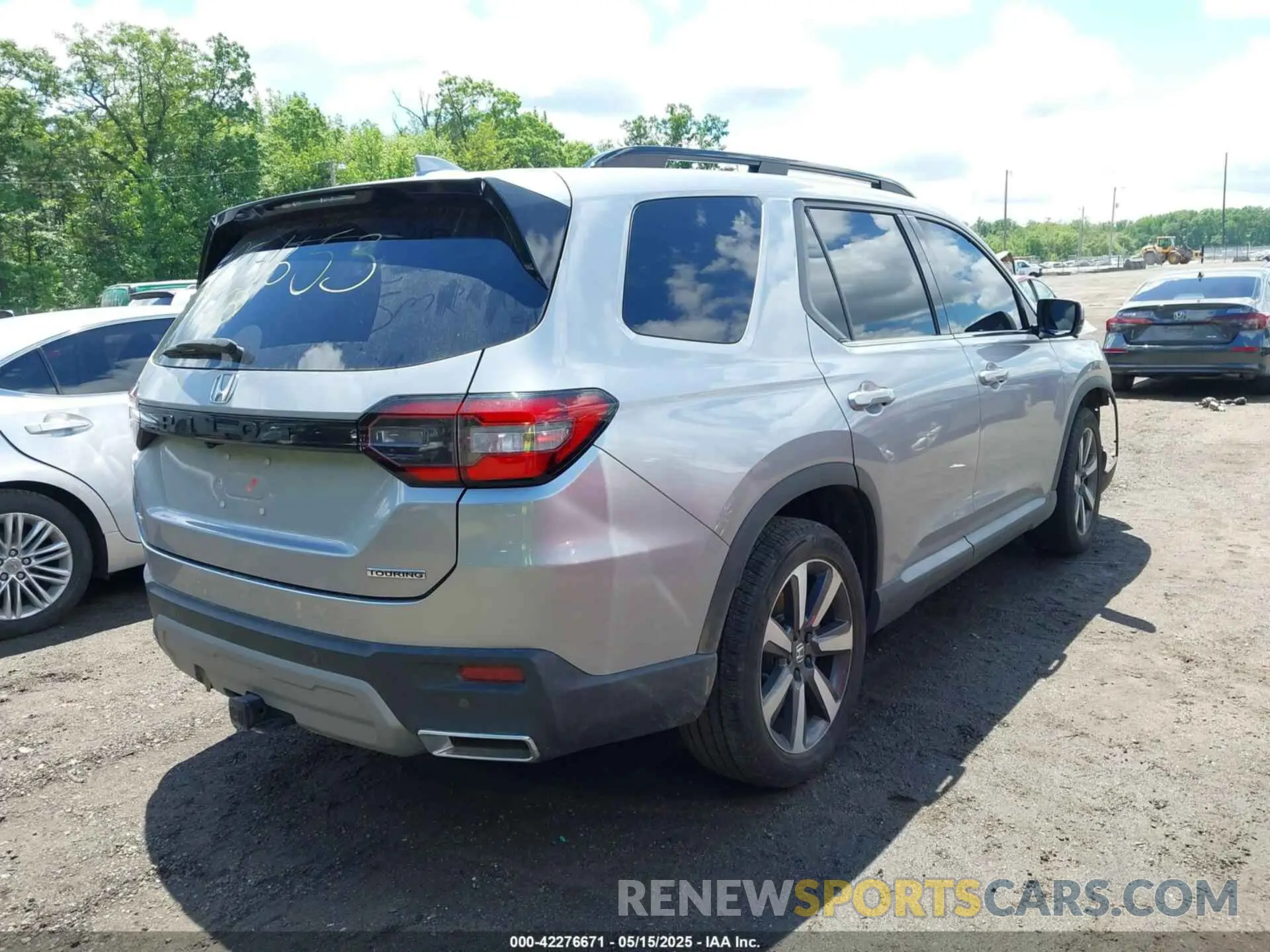 4 Photograph of a damaged car 5FNYG1H73SB026649 HONDA PILOT 2025