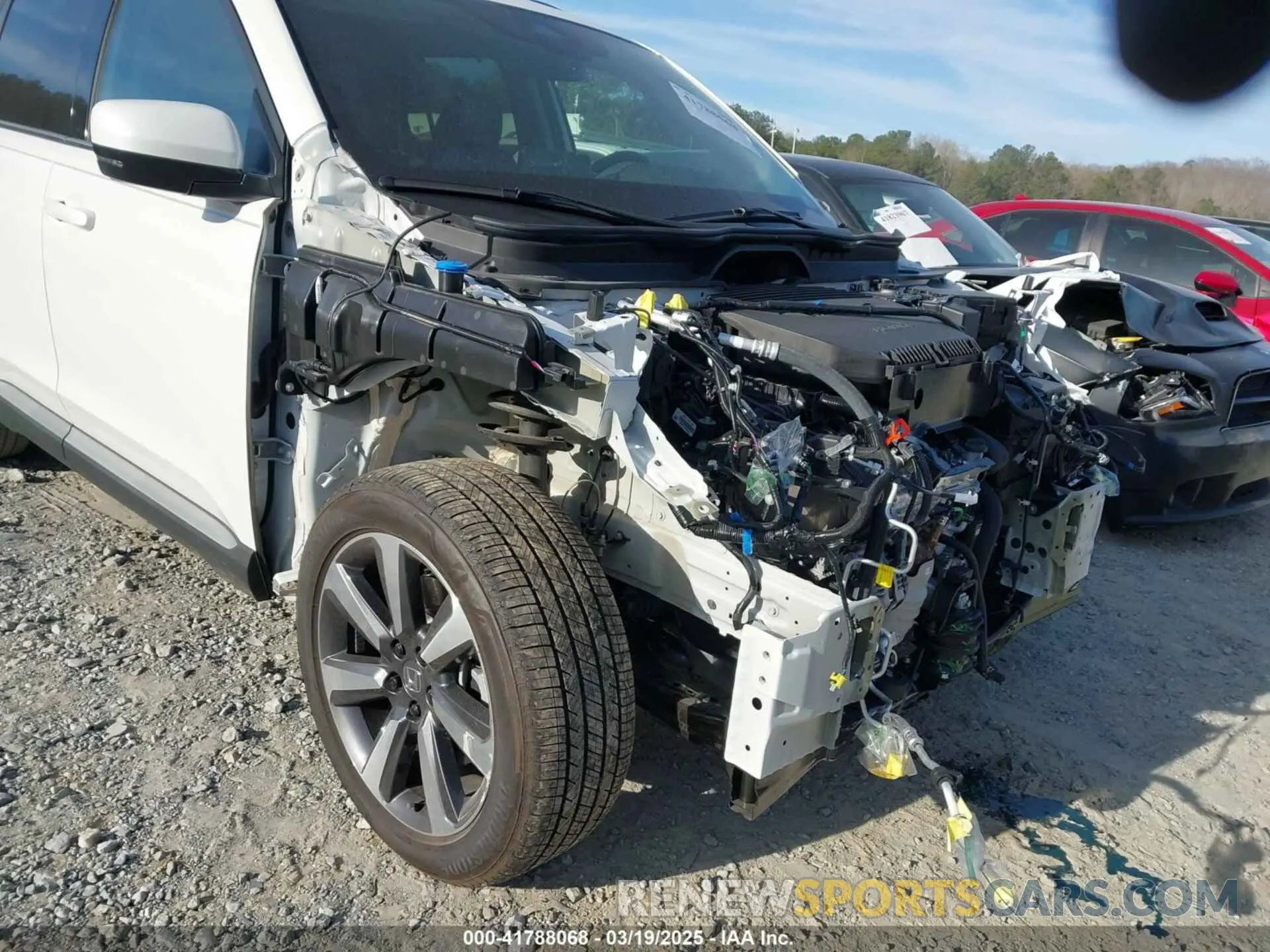 18 Photograph of a damaged car 5FNYG1H74SB041970 HONDA PILOT 2025