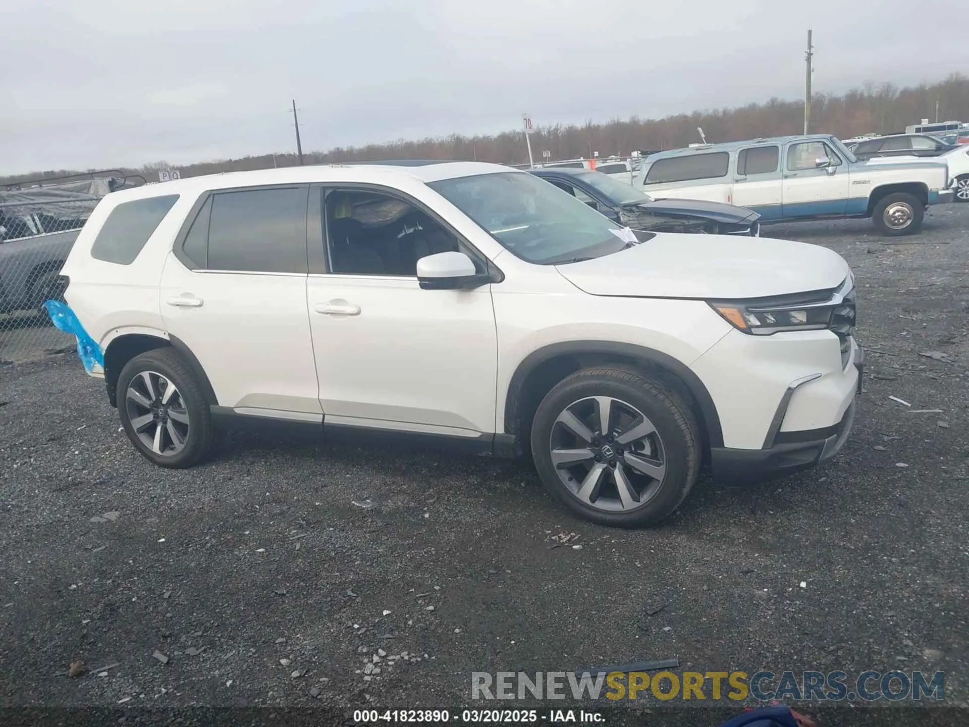 13 Photograph of a damaged car 5FNYG1H76SB014396 HONDA PILOT 2025
